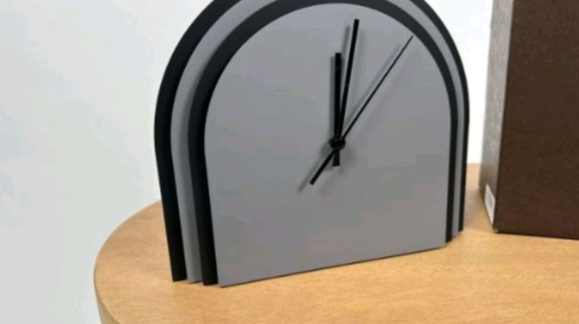 Rudi Grey Central Desk Clock - Image 4 of 5