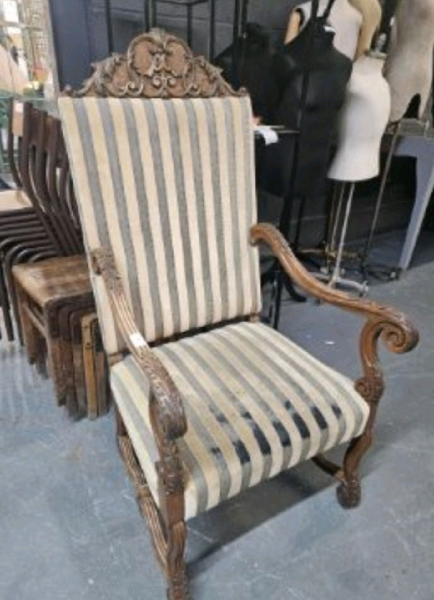 Carved Wooden Chair - Bild 3 aus 3