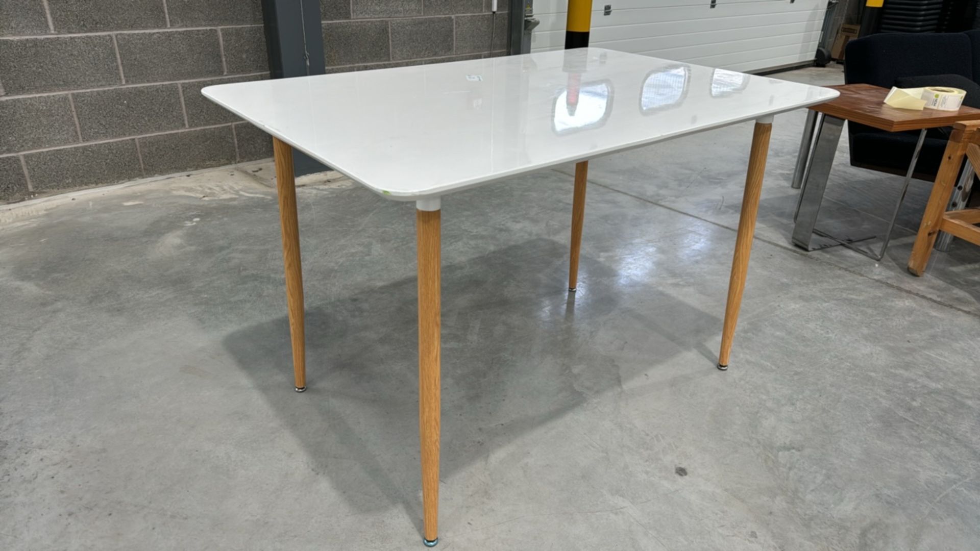 White Gloss Table With Wooden Legs - Image 2 of 4