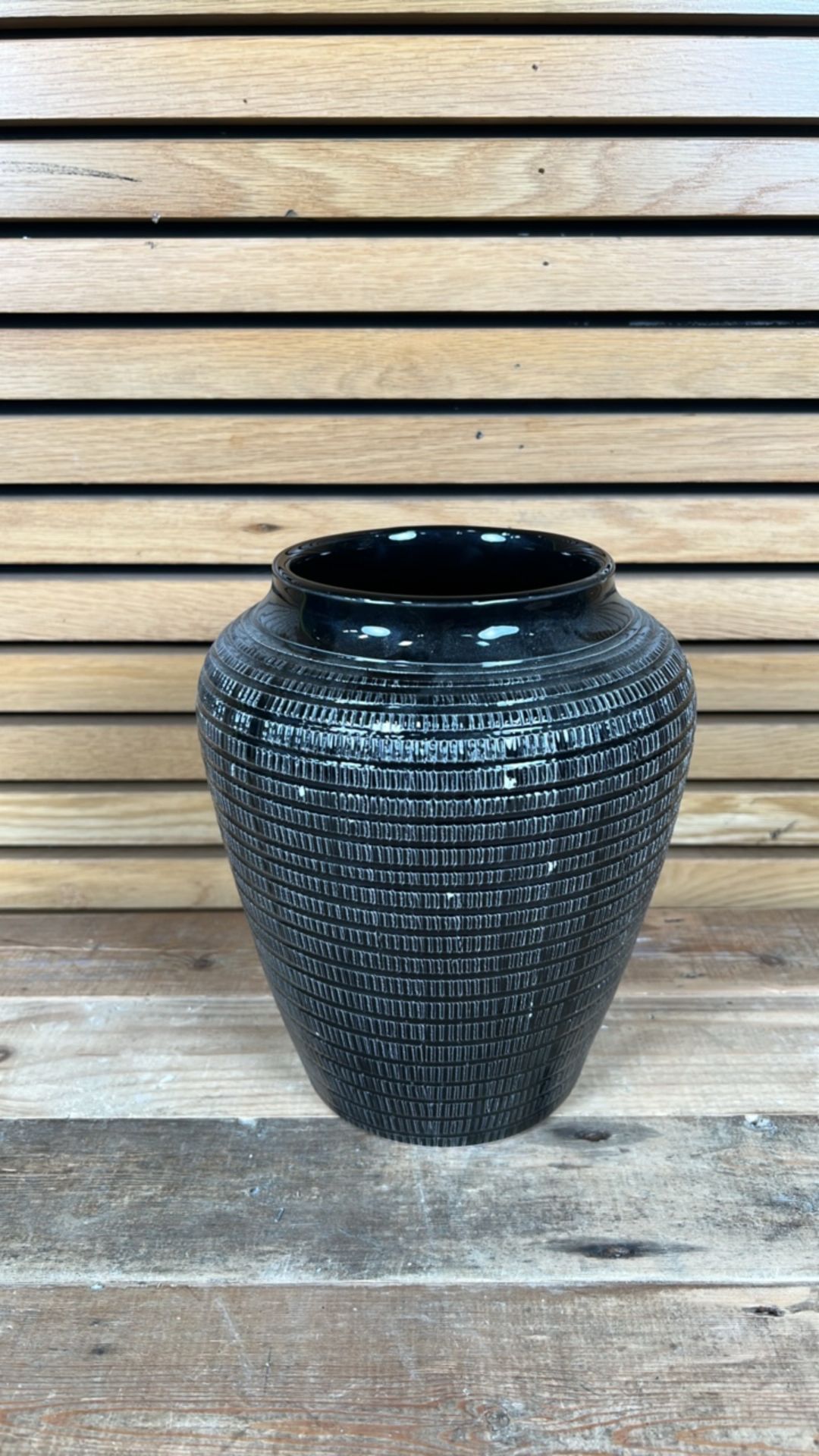 Bergs Black Decorative Vase - Image 2 of 3