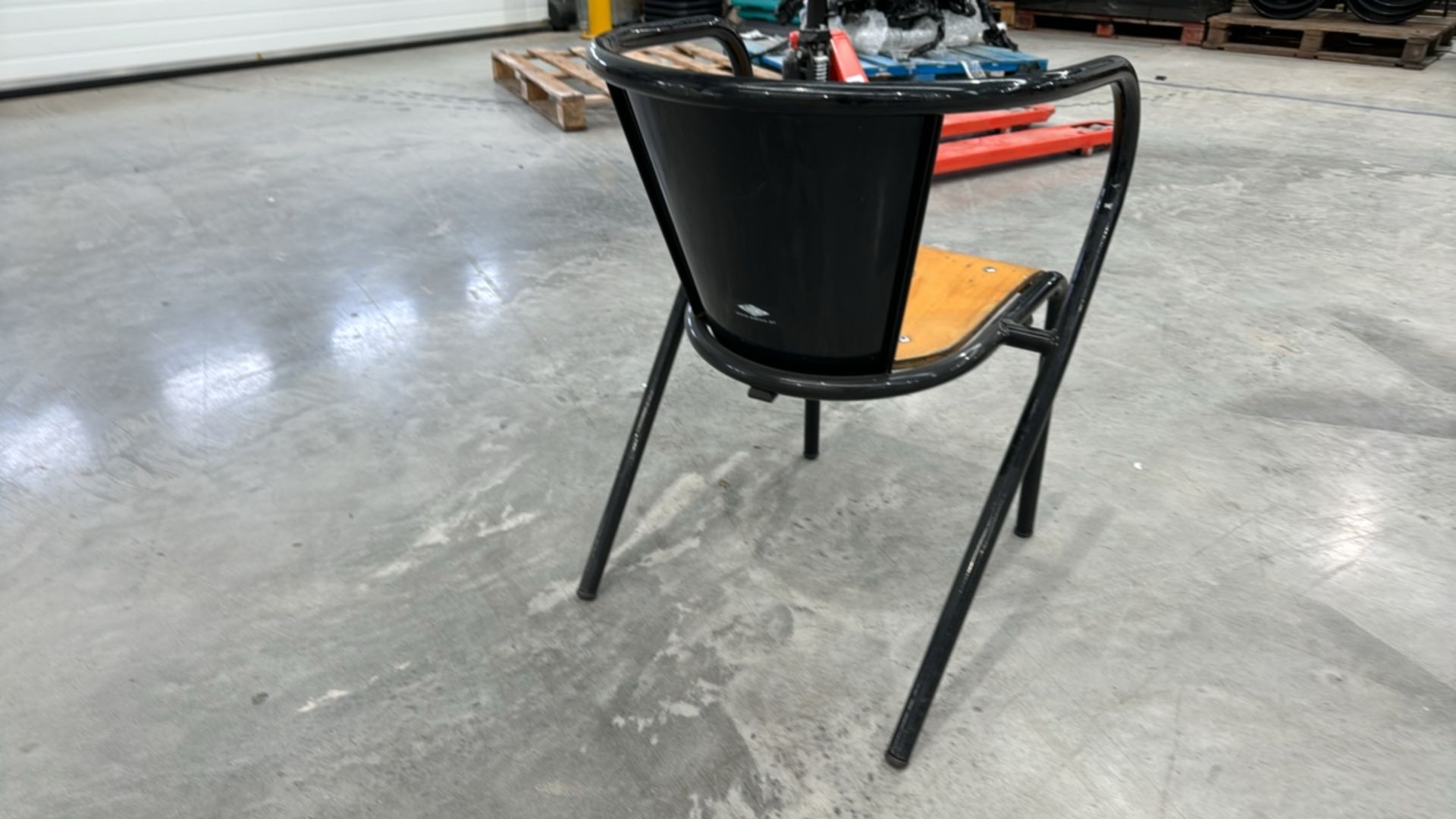 Black Chair With Wood Back - Bild 3 aus 3