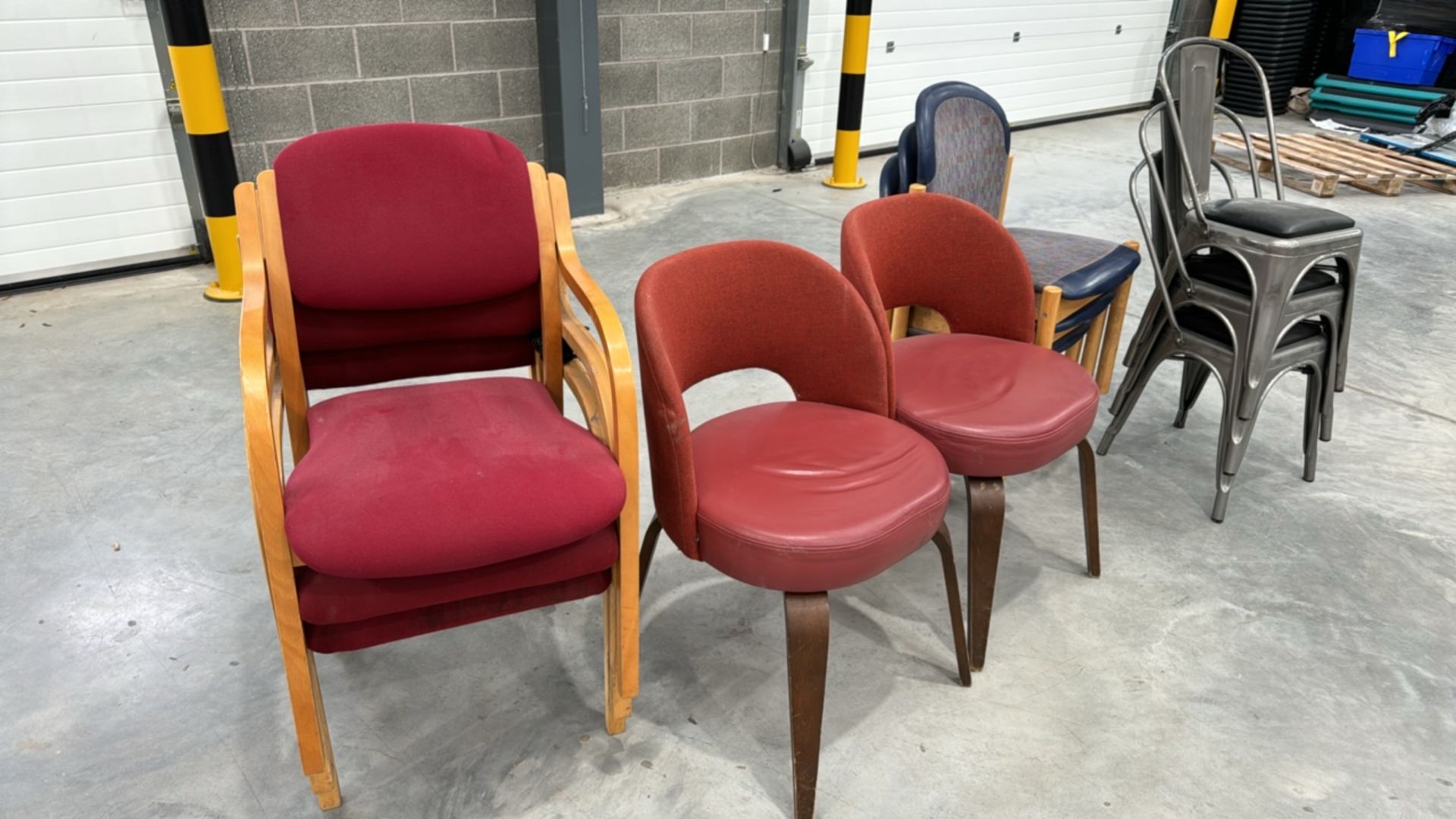 Assorted Chairs x11 - Bild 2 aus 2