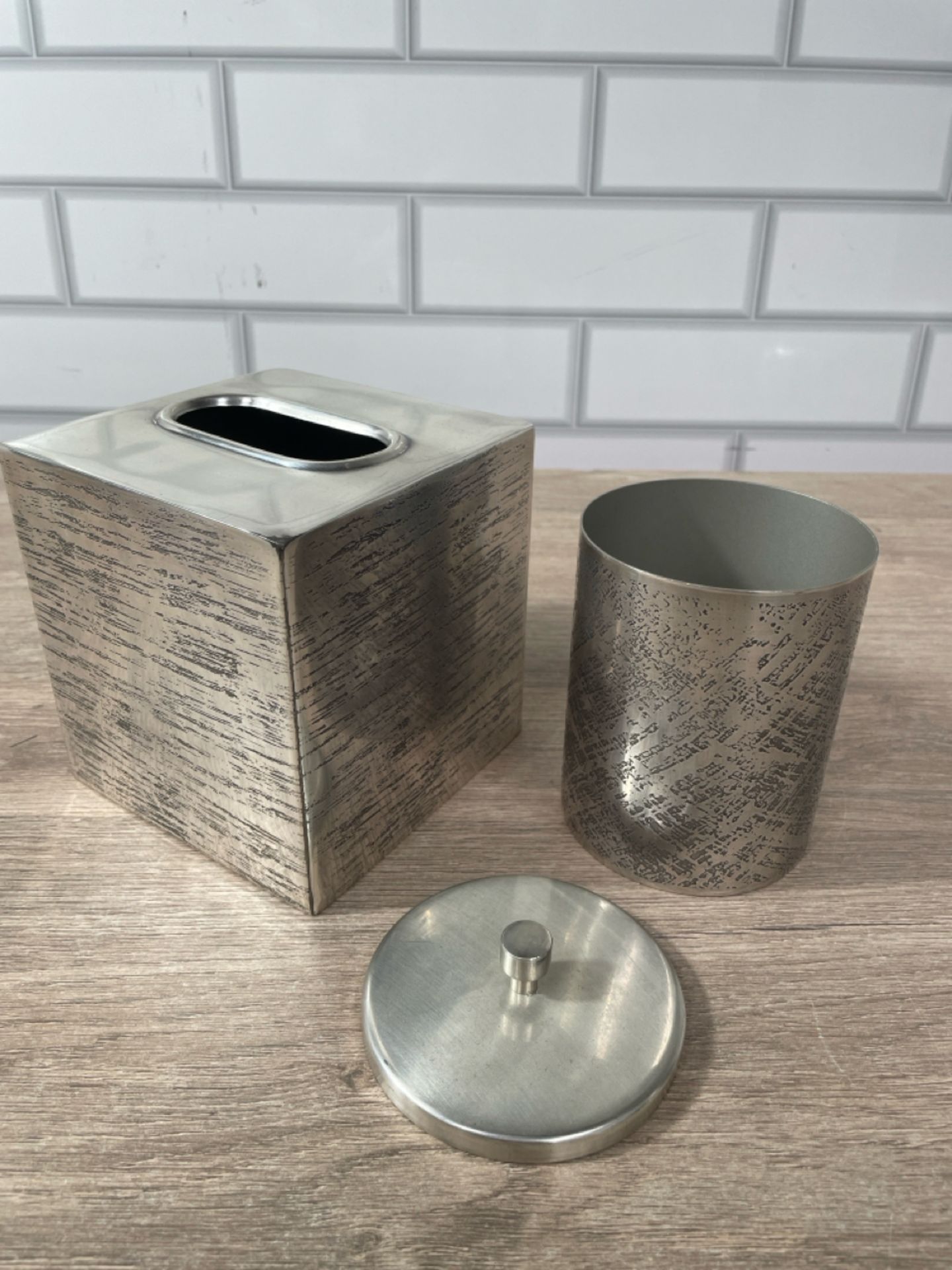 Etched Steel Bathroom Accessories - Image 3 of 4