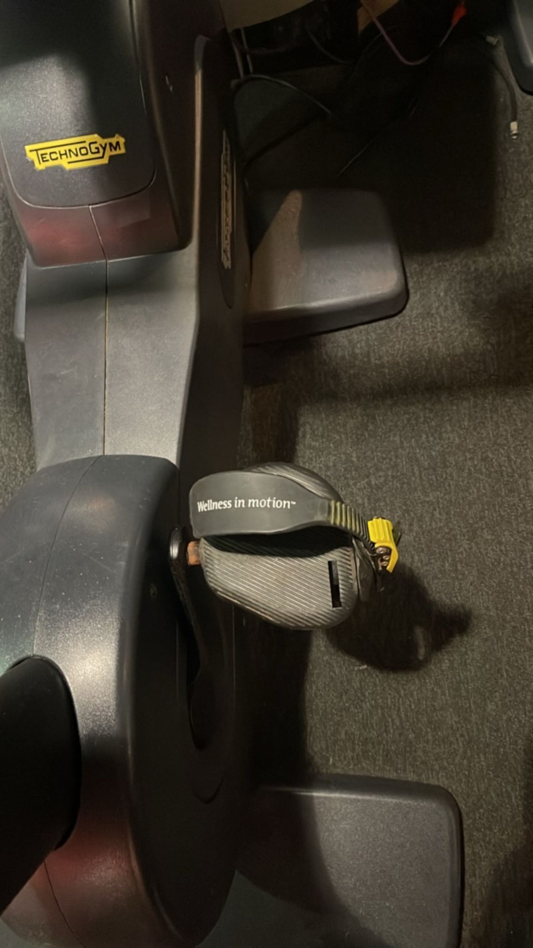 Technogym Upright Bike - Bild 3 aus 9