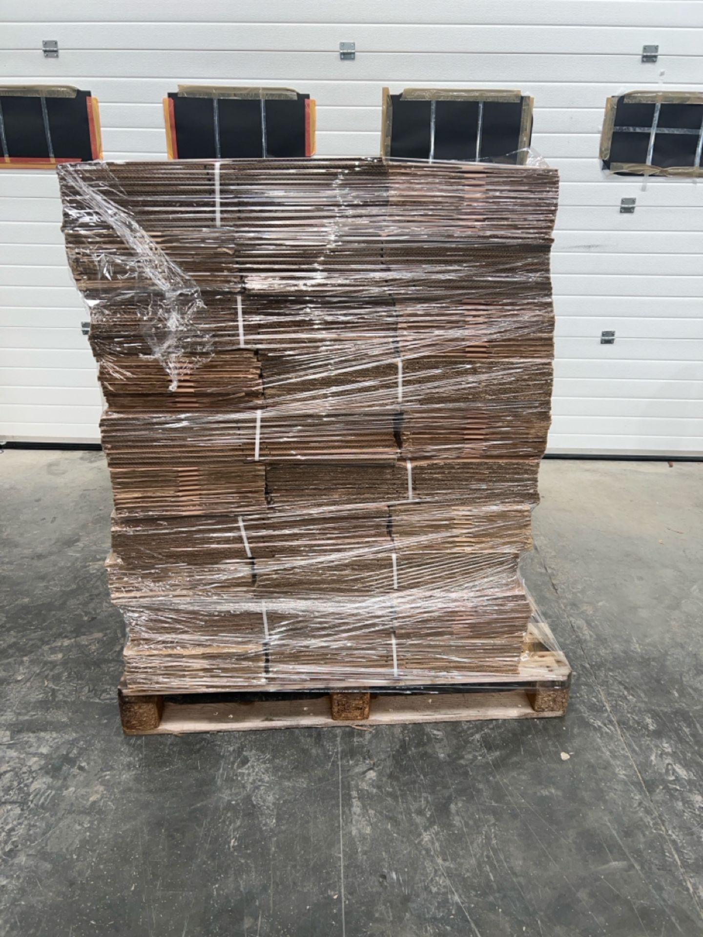 Cardboard Flat Pack boxes x 400 - 35cm x 32cm x 4.5cm. - Image 2 of 3