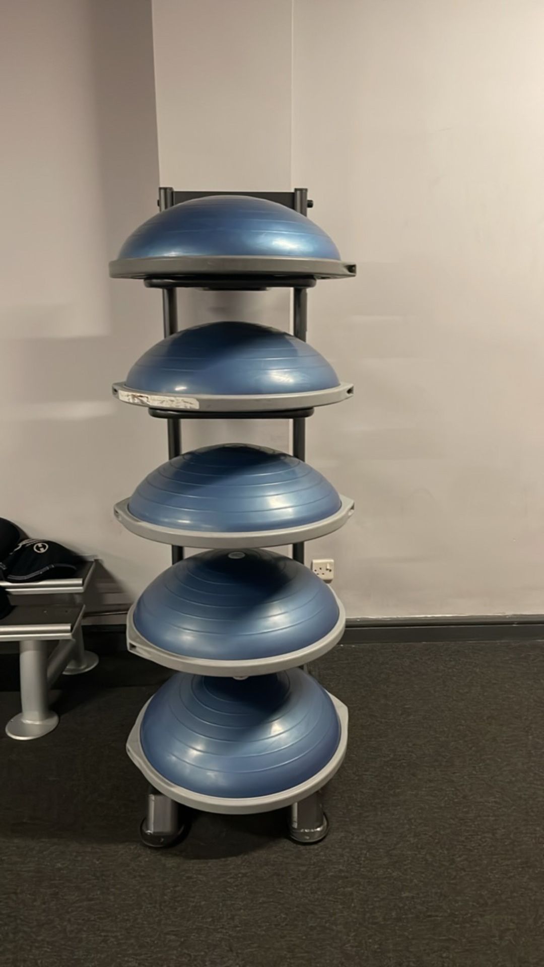 5 x Bosu Balls & Stand - Image 2 of 5