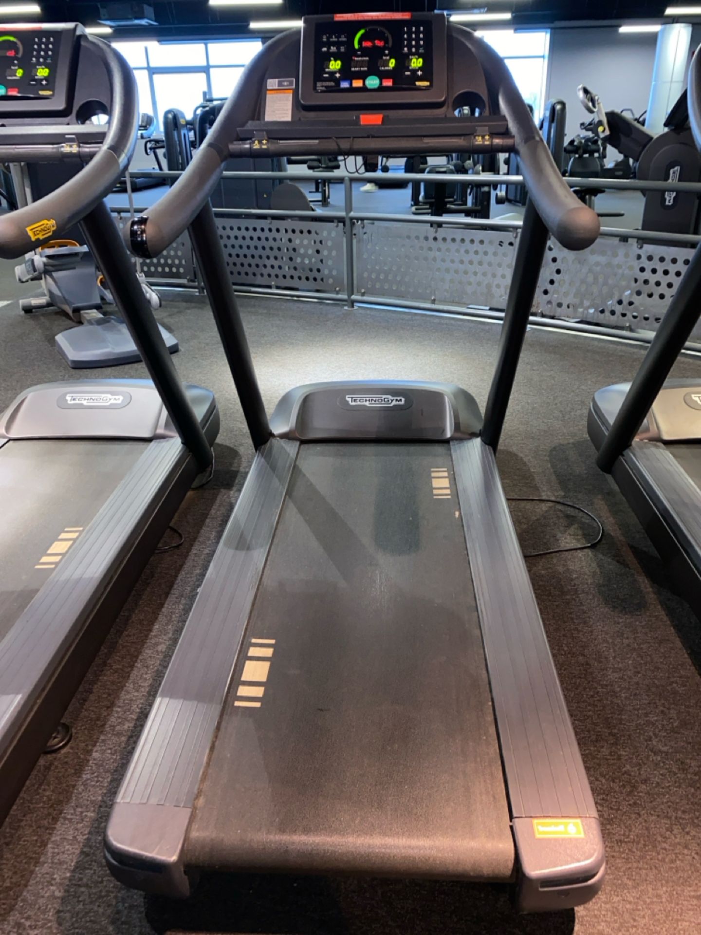 Technogym Excite Run 600 LED Cosmo Treadmill - Image 4 of 11