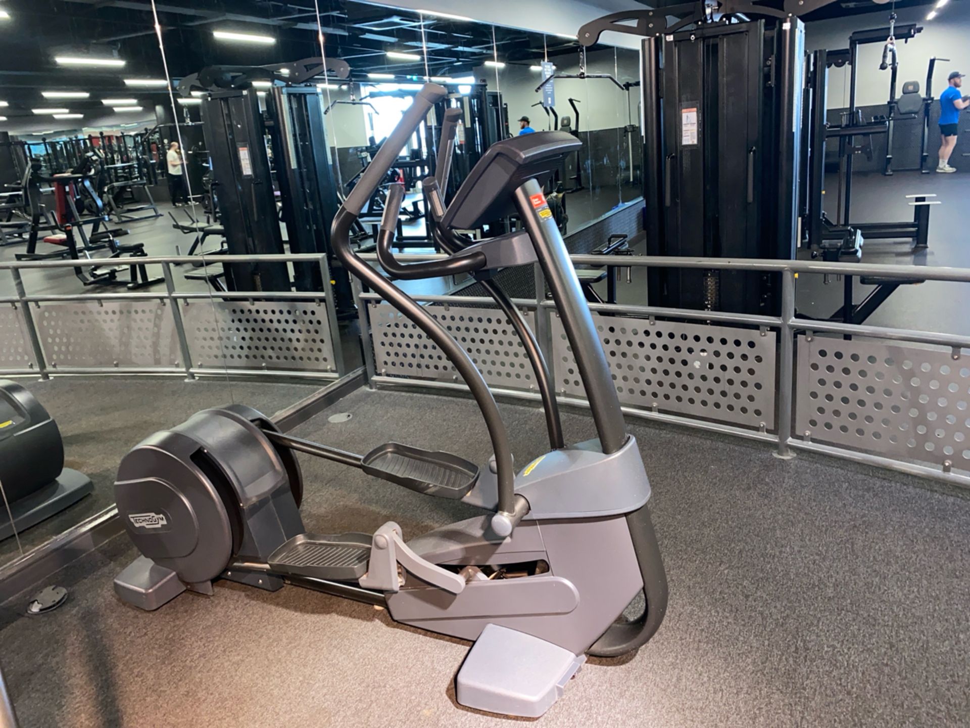 Technogym Cross Trainer - Image 2 of 11