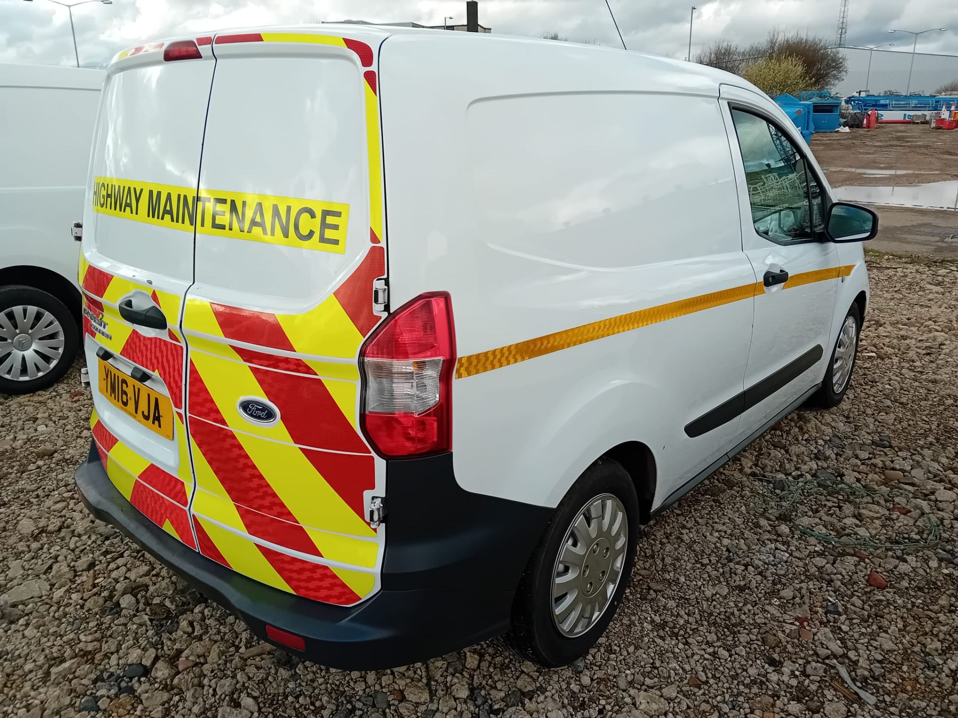 Ford Transit Courier - Image 3 of 12