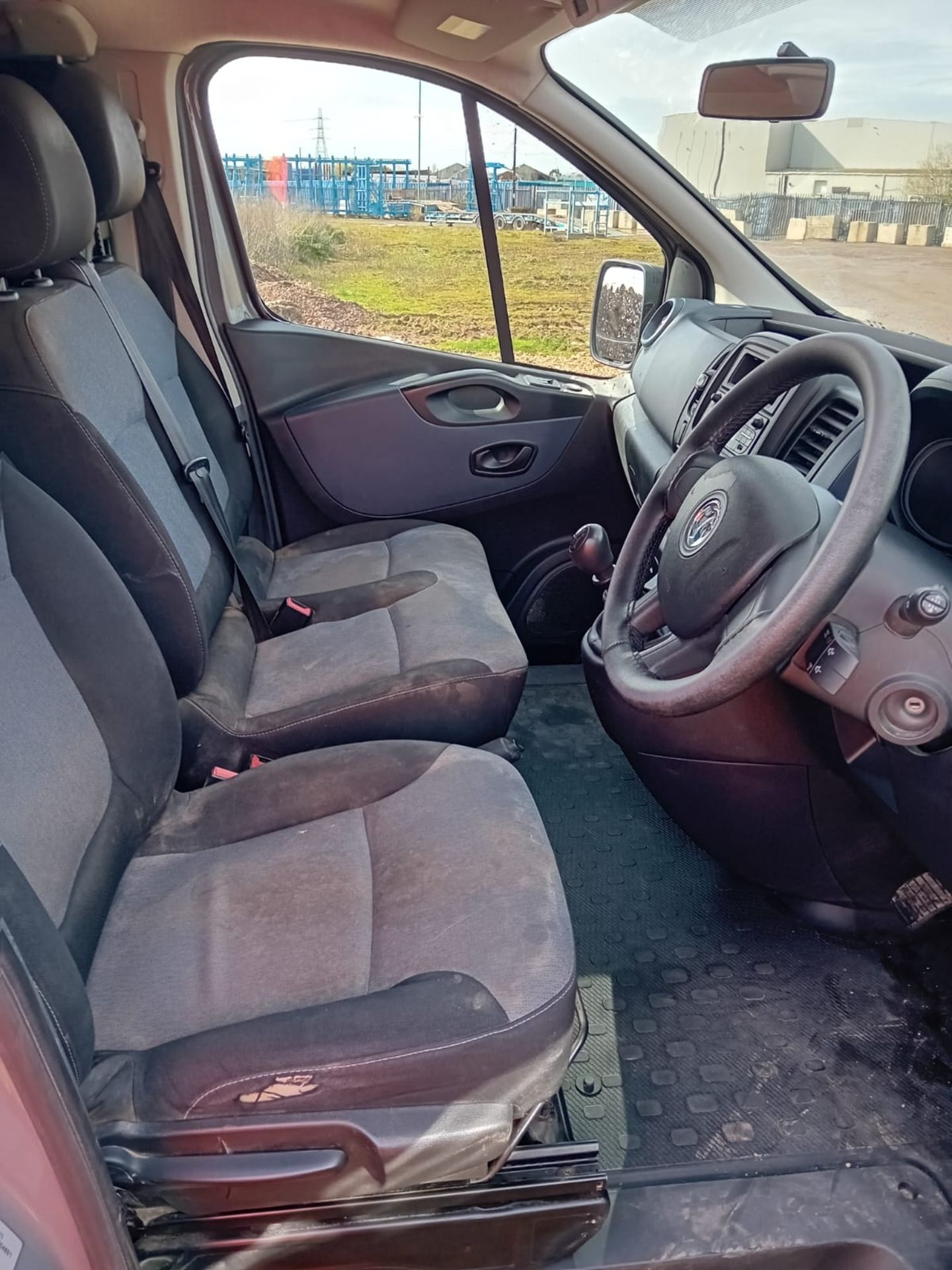 Vauxhall Vivaro 9 Seater - Image 5 of 12