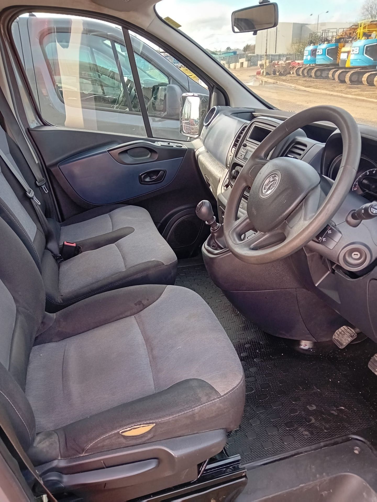 Vauxhall Vivaro 9 Seater - Image 7 of 12