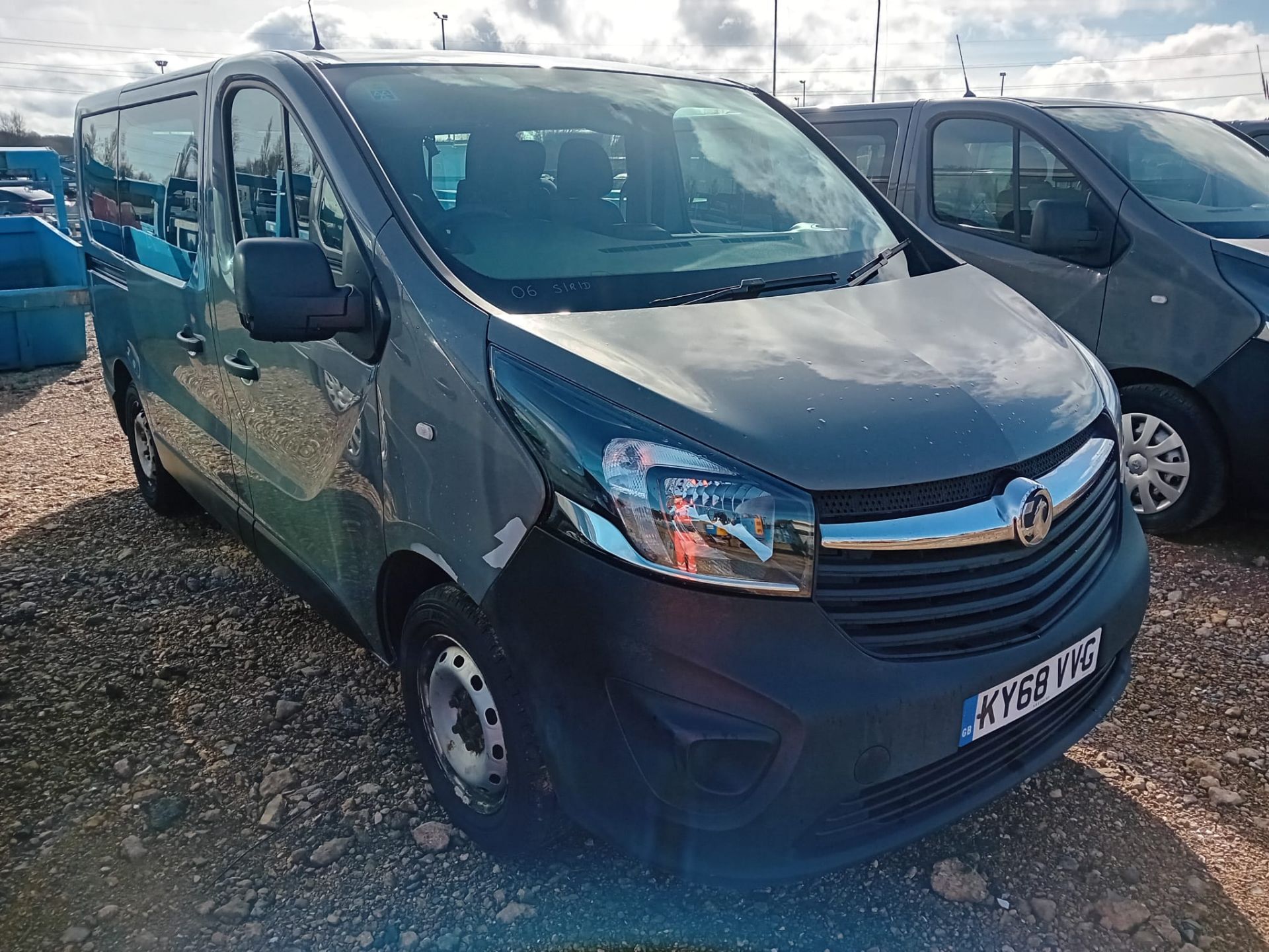 Vauxhall Vivaro 9 Seater - Bild 2 aus 12