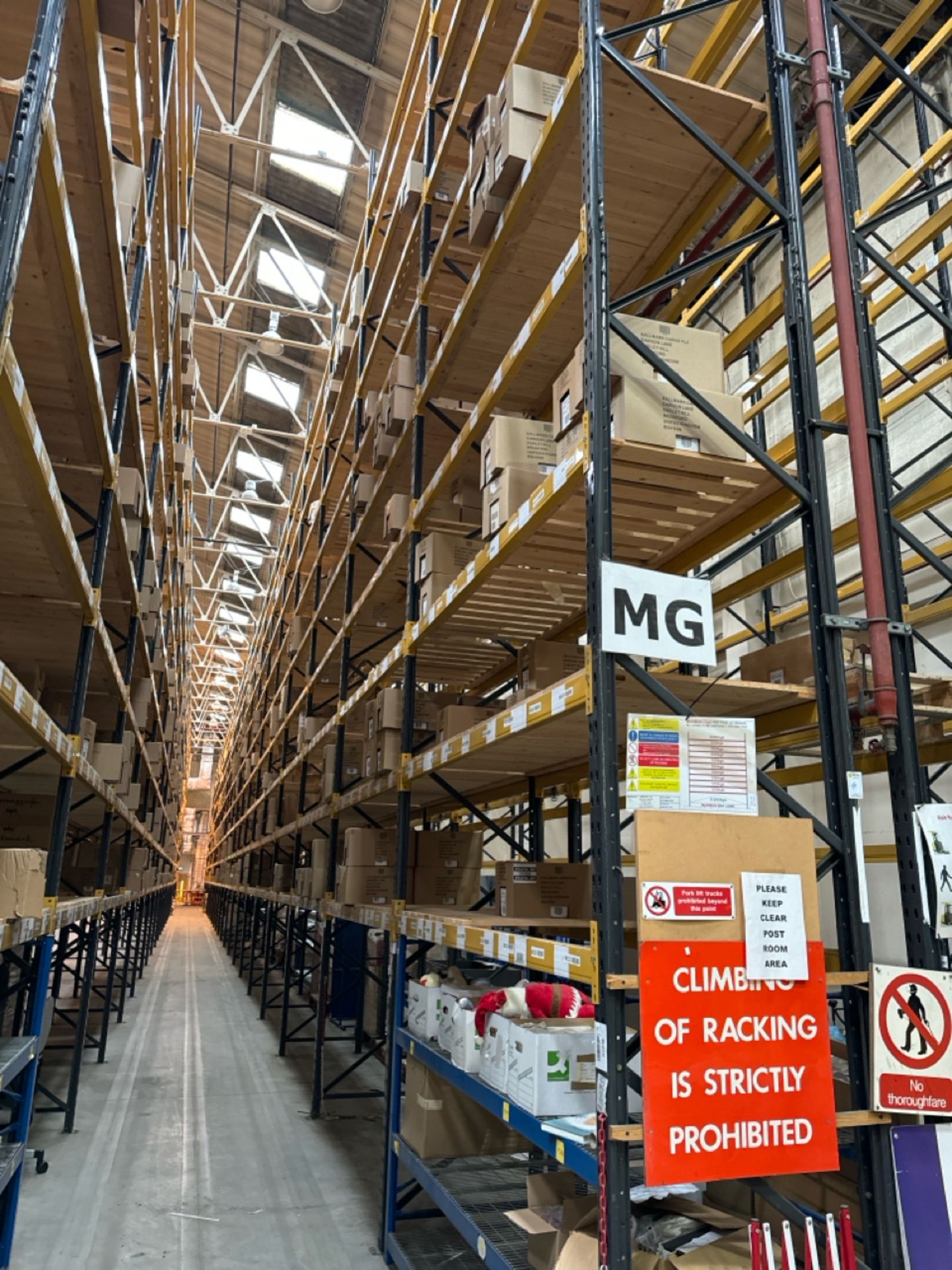 Run Of 46 Bays Of Back To Back Boltless Industrial Pallet Racking - Image 2 of 13