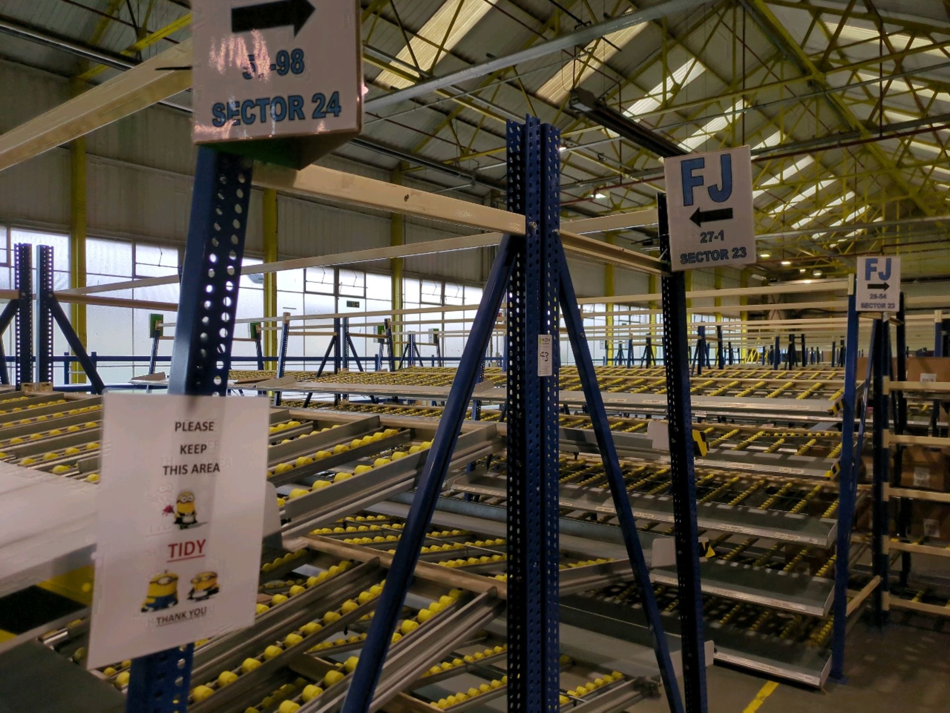A Run Of 6 Bays Of Back To Back Flow Racks - Image 10 of 11