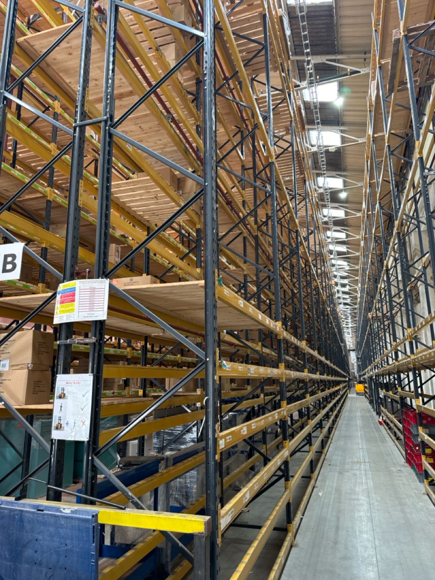 Run Of 18 Bays Of Boltless Industrial Pallet Racking - Image 14 of 15