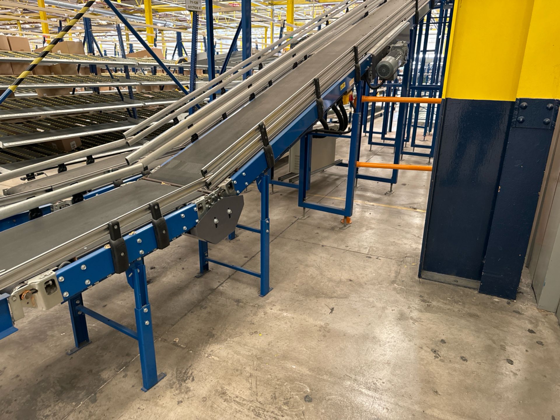 Motorised Conveyor Belt With Incline - Image 2 of 7