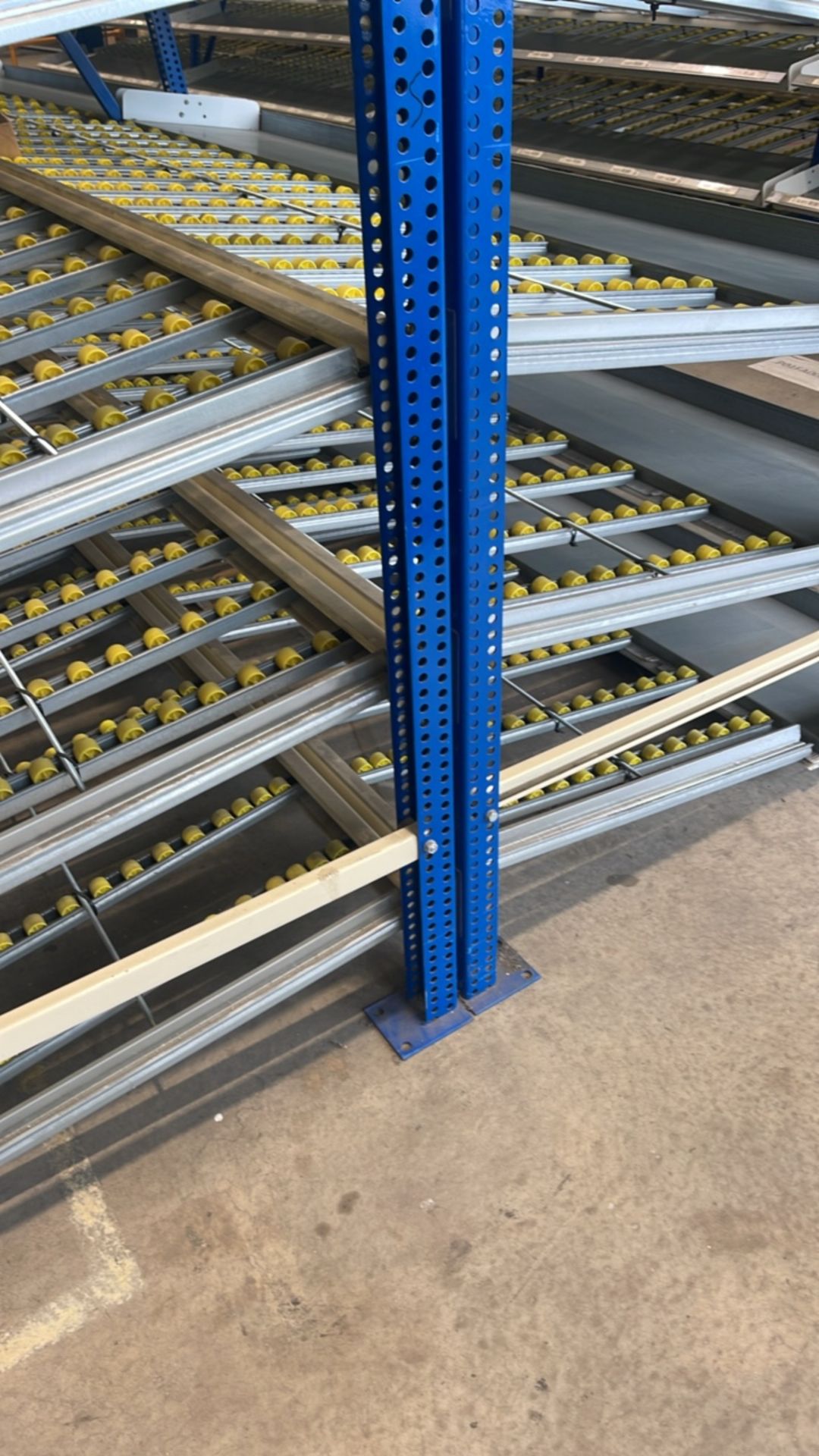 A Run Of 8 Bays Of Back To Back Flow Racks - Image 10 of 10