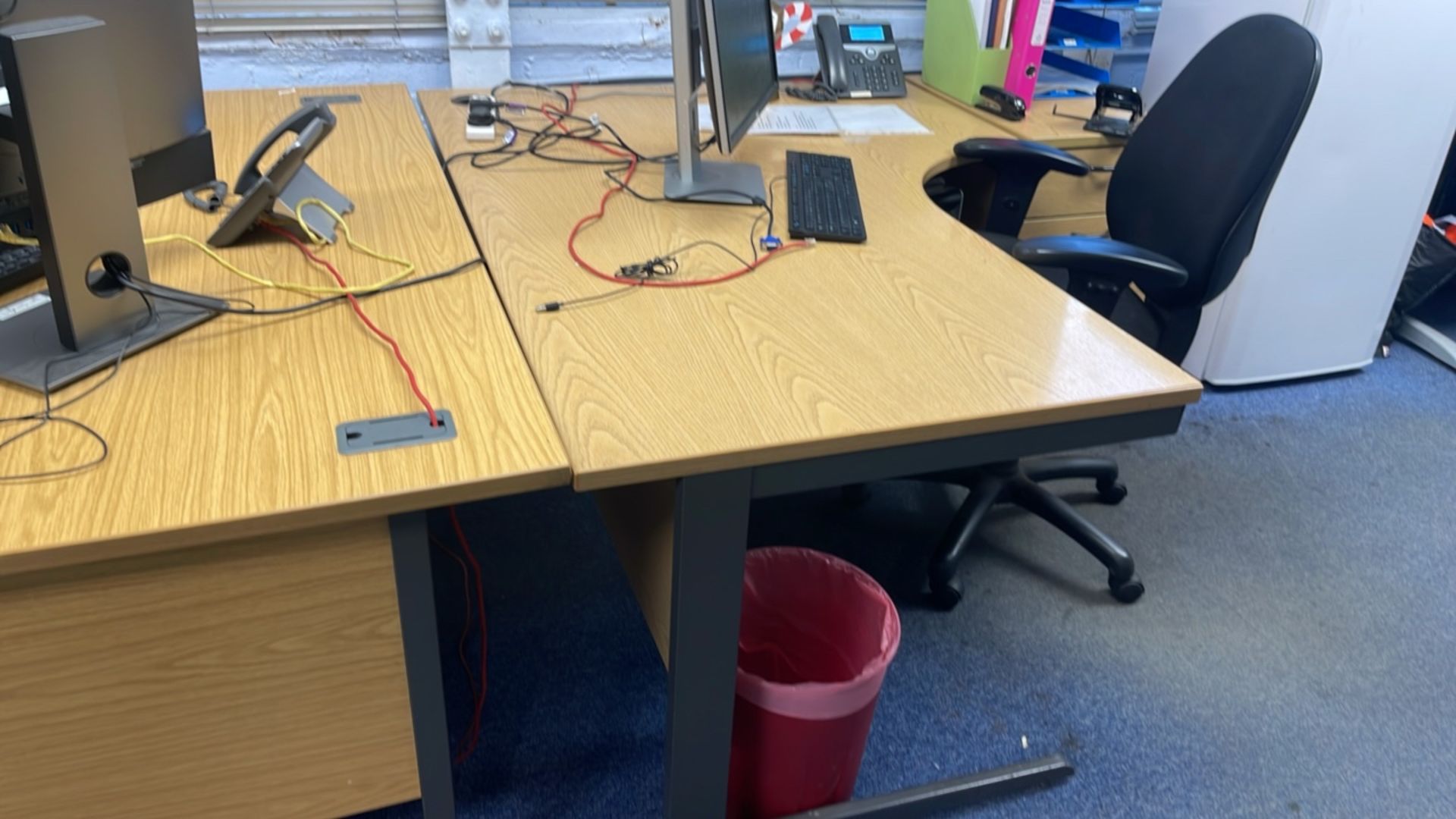 Bank Of 4 Desks, Chairs & Drawers - Image 4 of 18