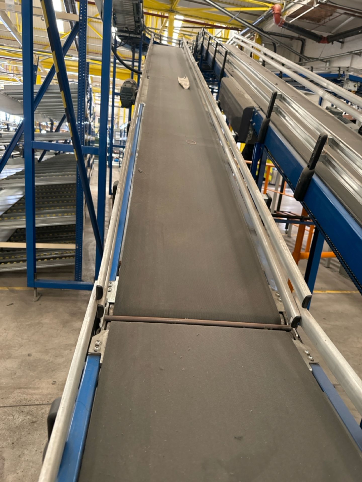 Motorised Conveyor Belt With Incline - Image 2 of 8