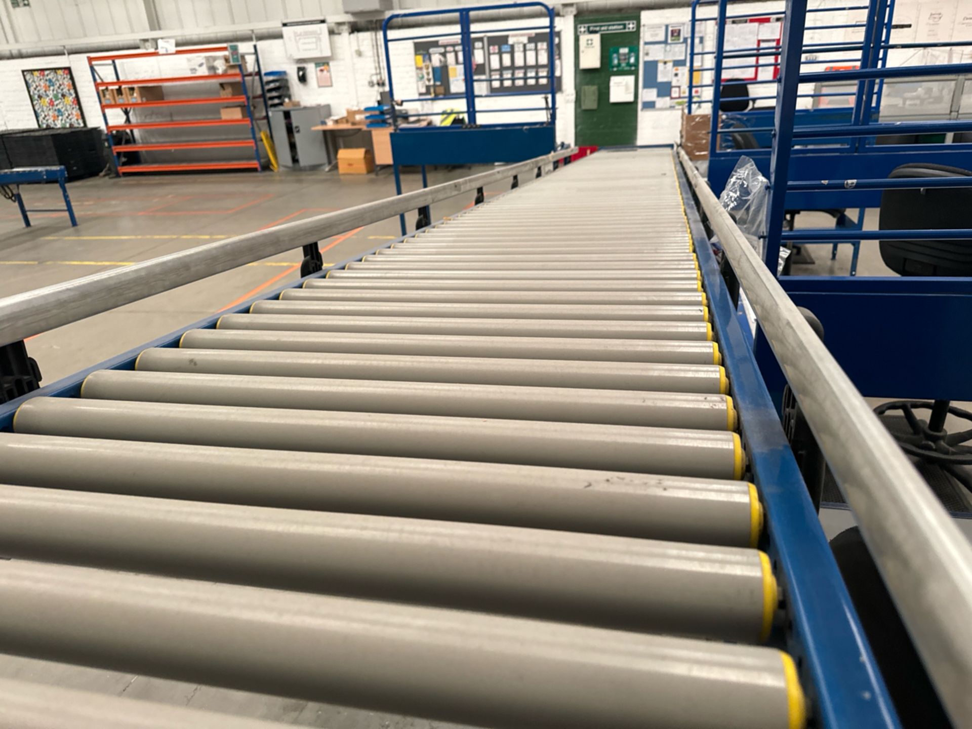 Gravity Roller Conveyor Belt On Decline