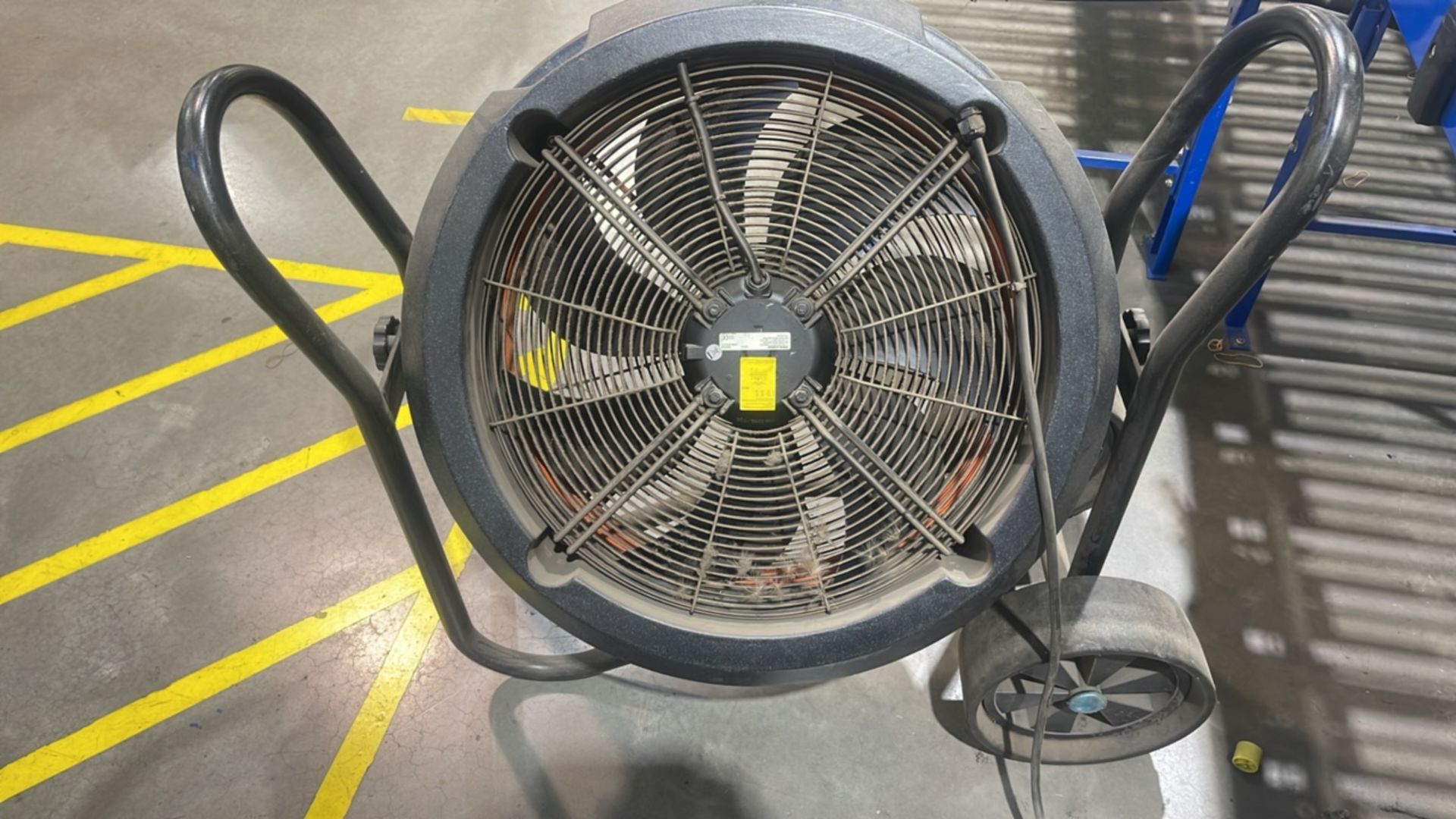Rhino 115v H-MAN115 Industrial Cooling Fan Crowd Fan Air Mover Drying Fan - Image 6 of 9