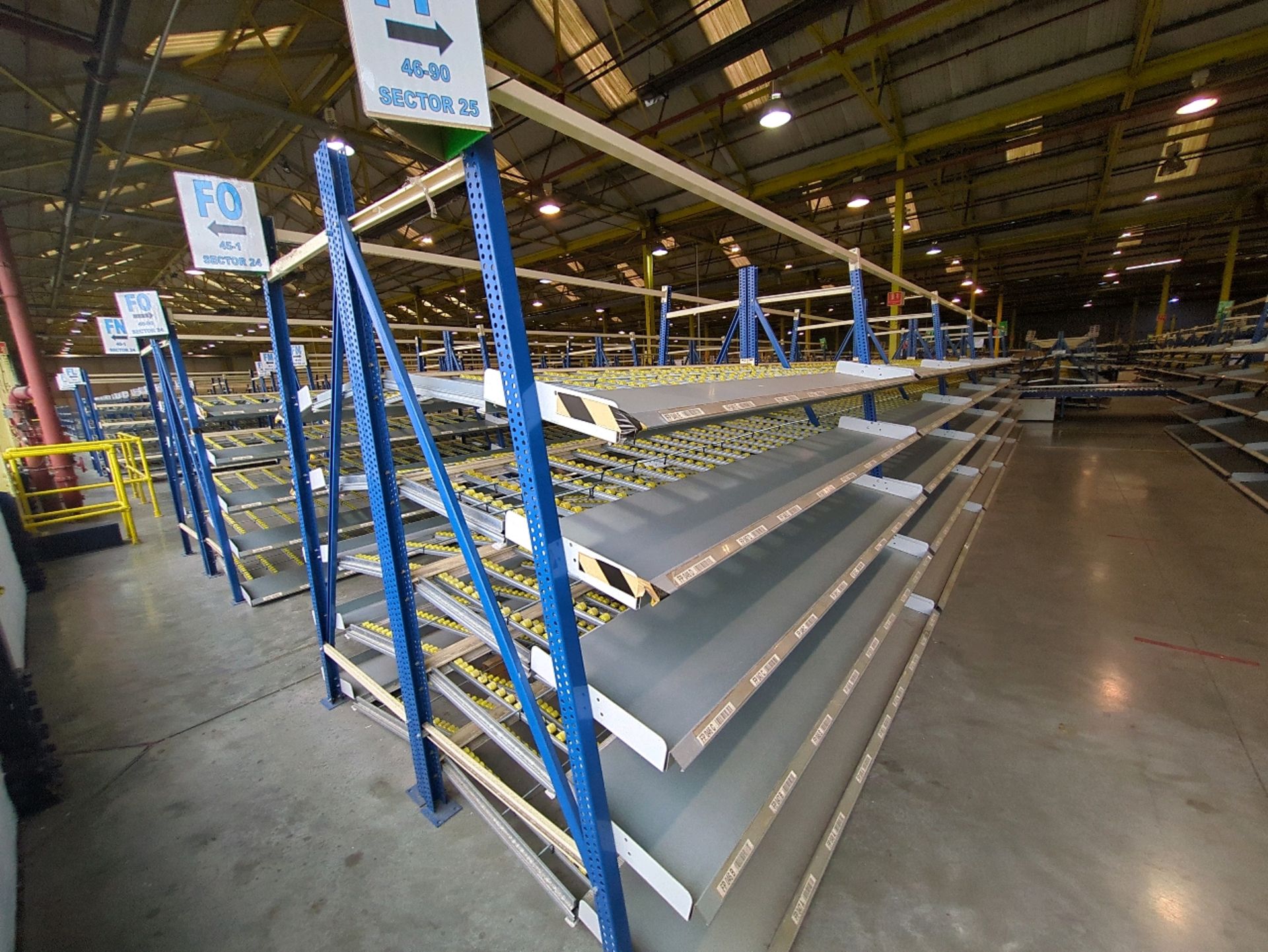 A Run Of 10 Bays Of Back To Back Flow Racks - Image 10 of 10