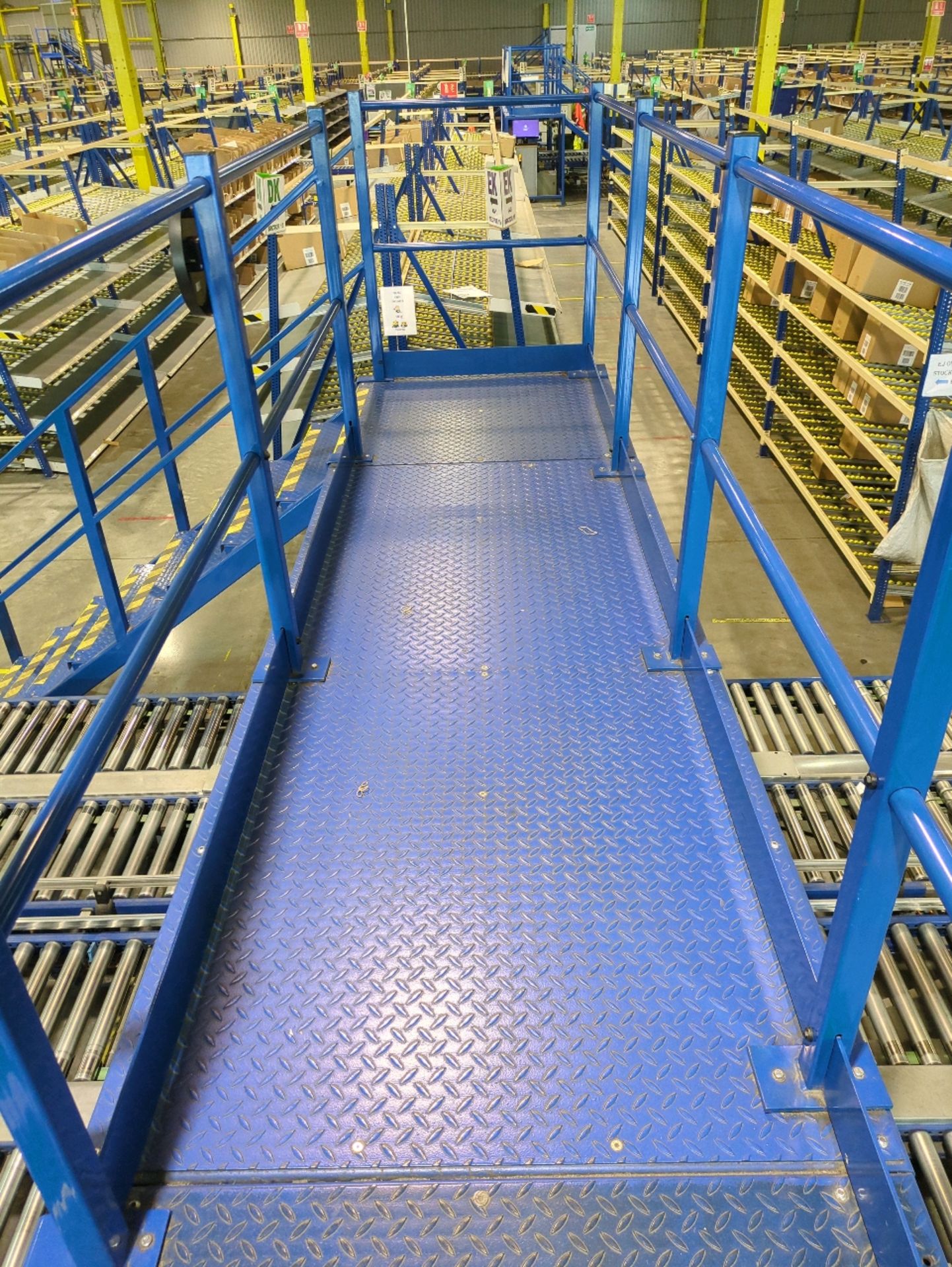 Blue Steel Double Stair Gantree - Image 8 of 16