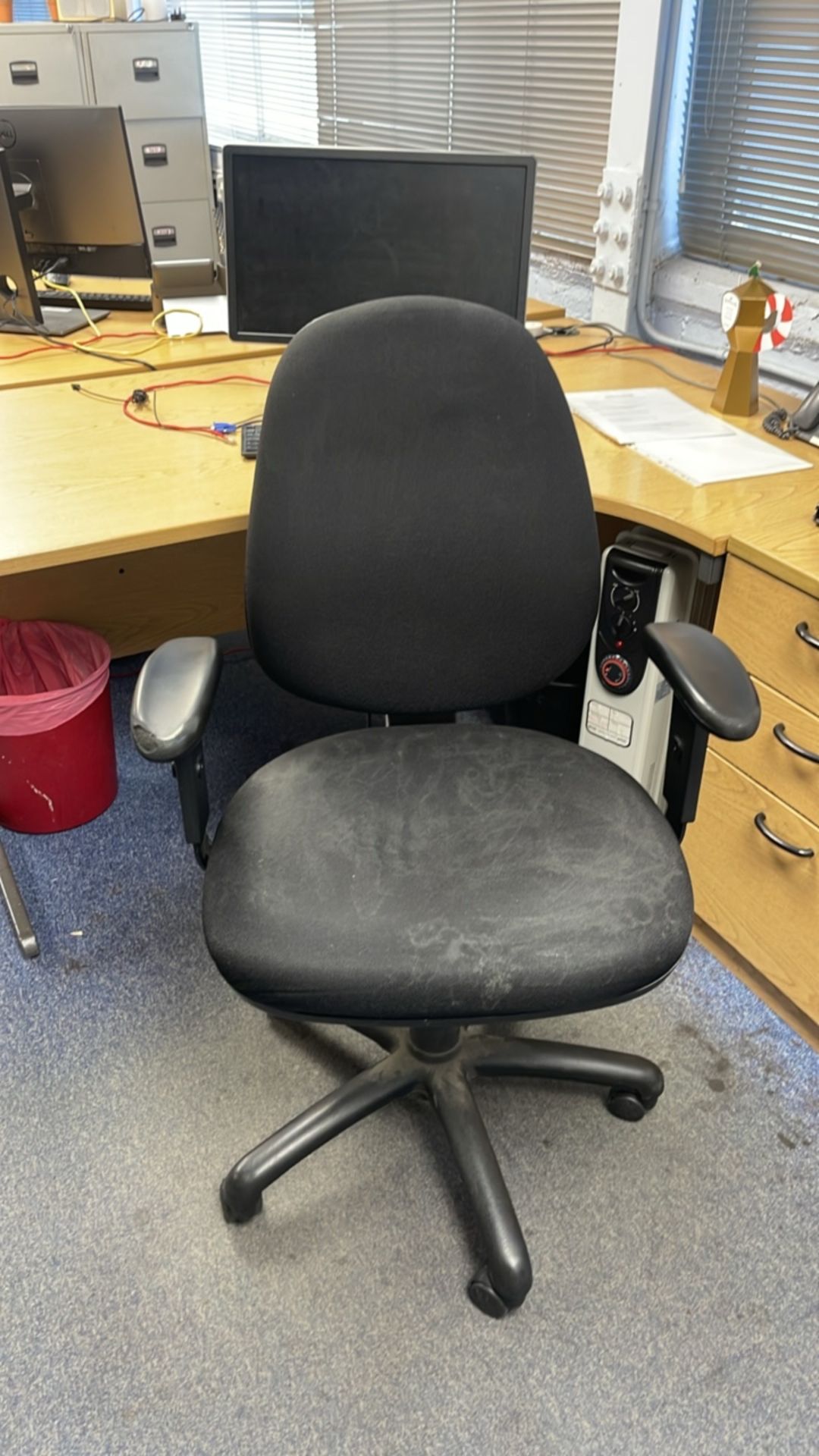 Bank Of 4 Desks, Chairs & Drawers - Image 15 of 18