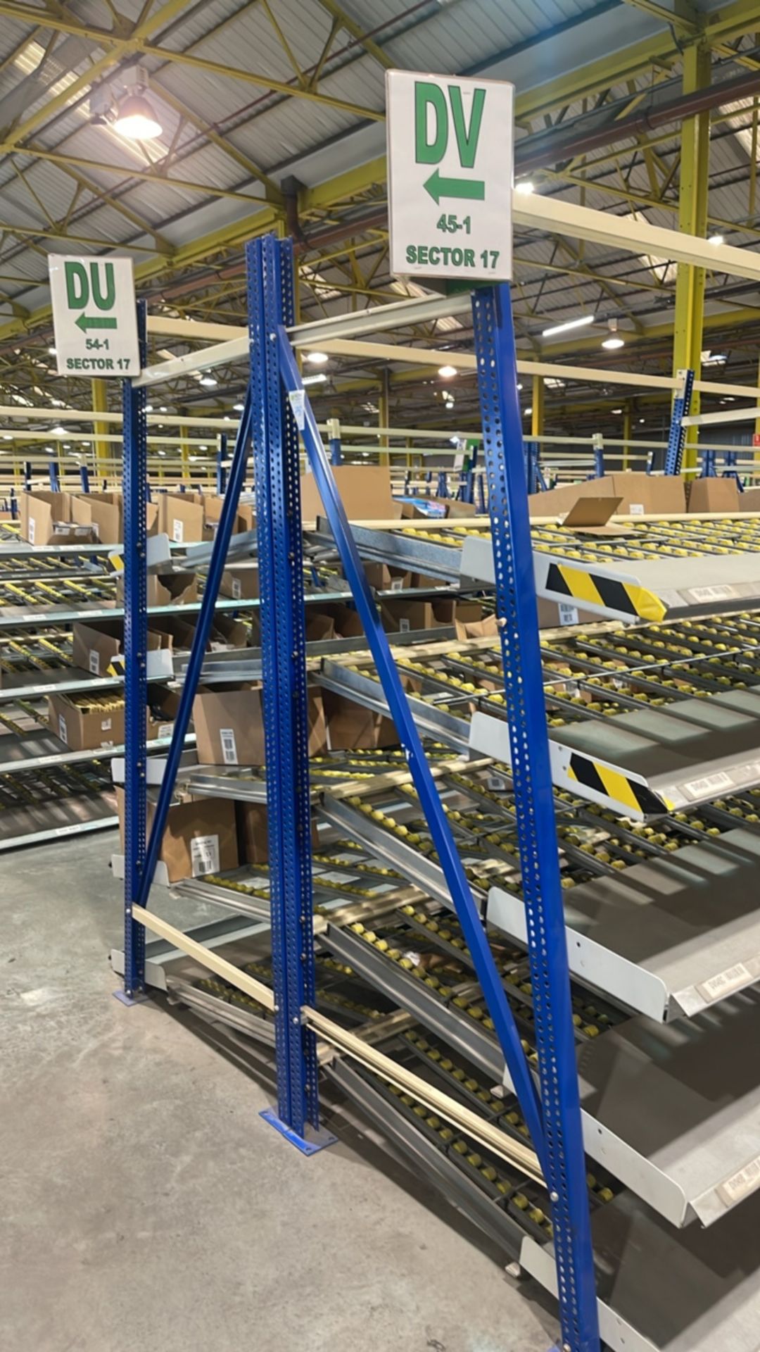 A Run Of 10 Bays Of Back To Back Flow Racks - Image 2 of 10