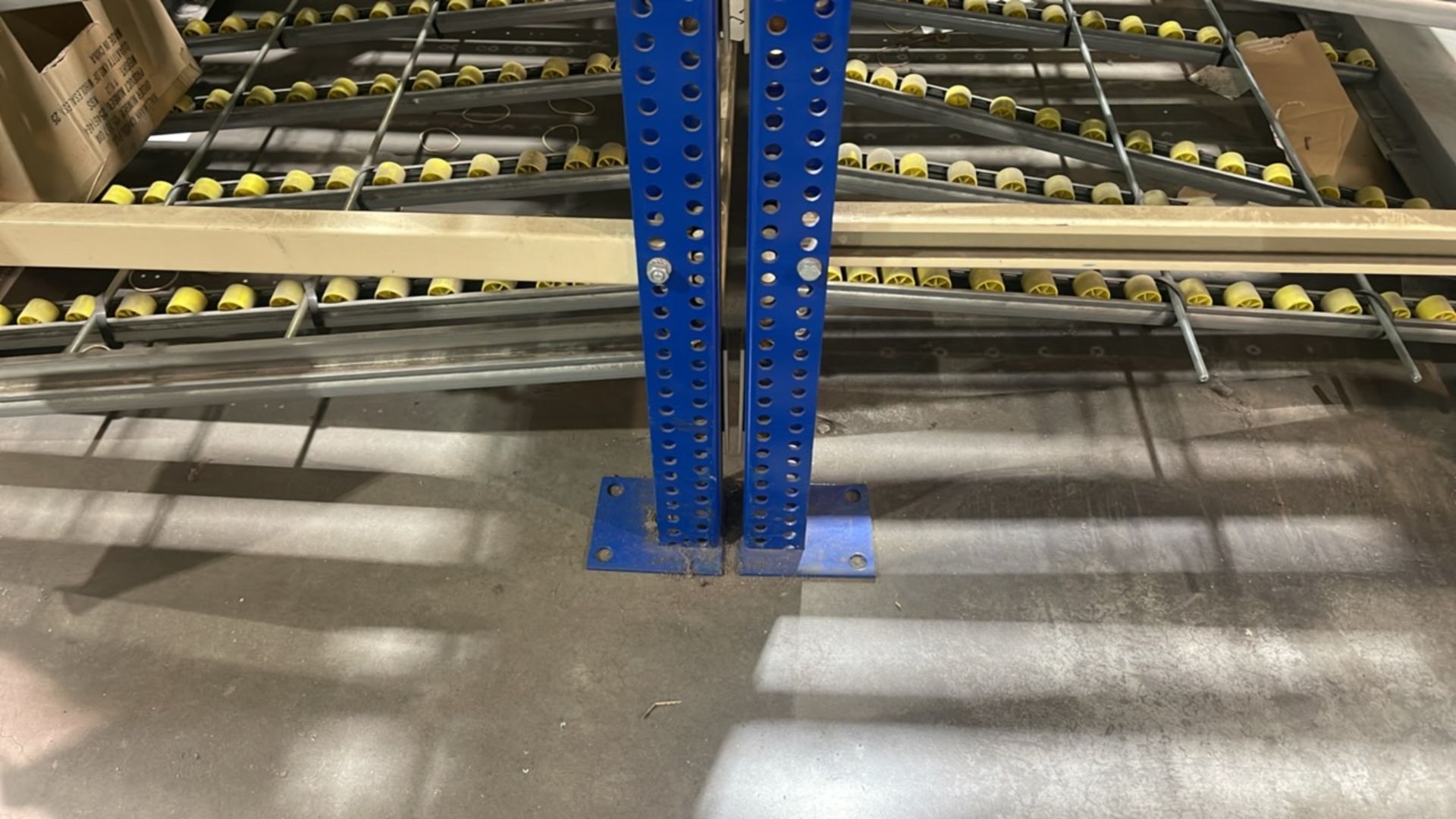 A Run Of 6 Bays Of Back To Back Flow Racks - Image 5 of 10