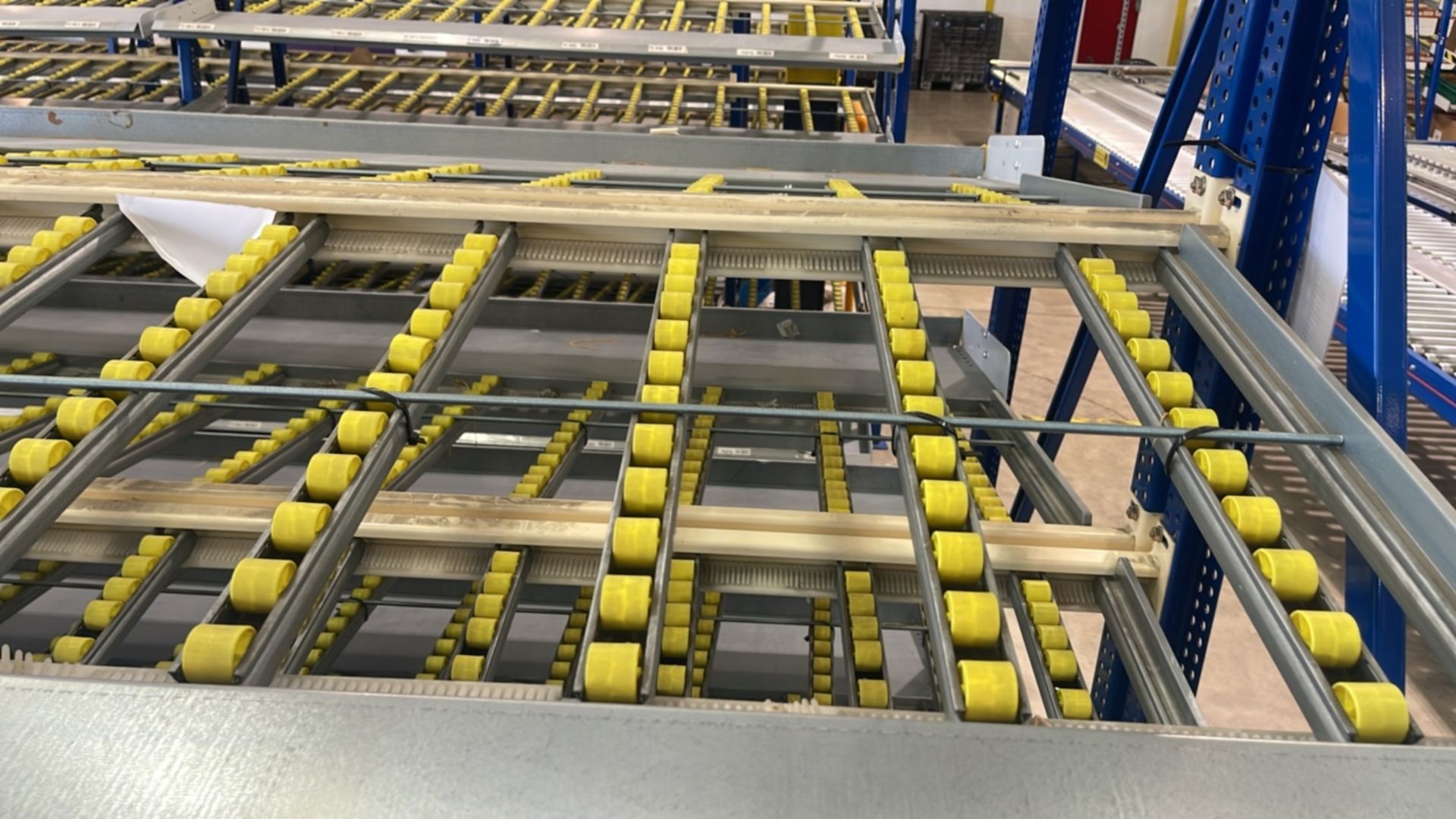 A Run Of 8 Bays Of Back To Back Flow Racks - Image 3 of 10