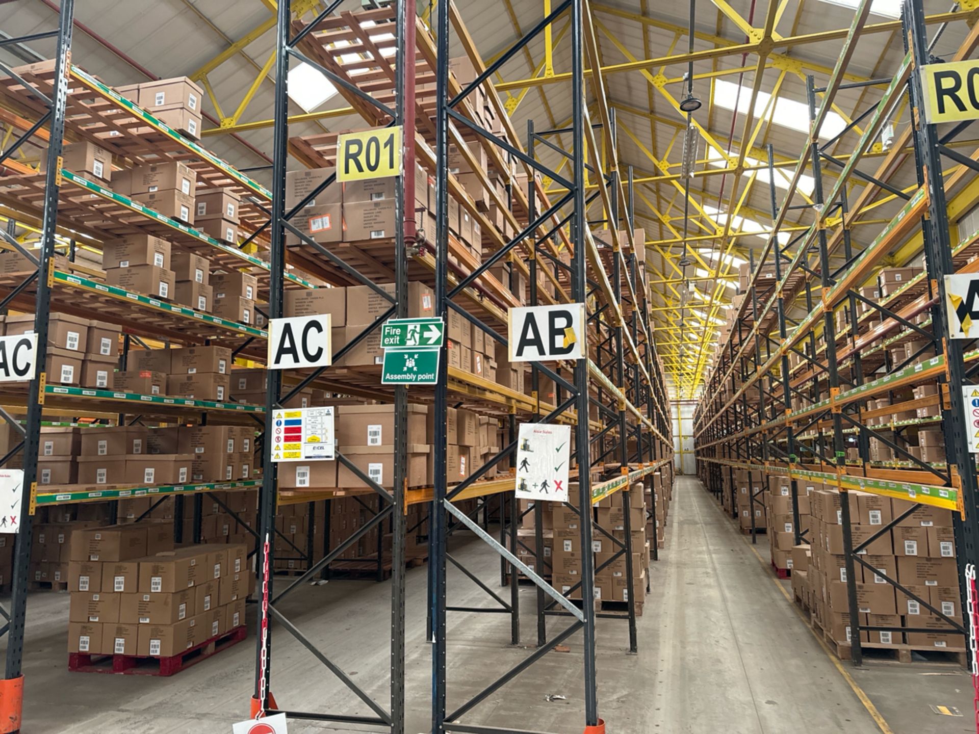 Run Of 42 Bays Of Back To Back Boltless Industrial Pallet Racking