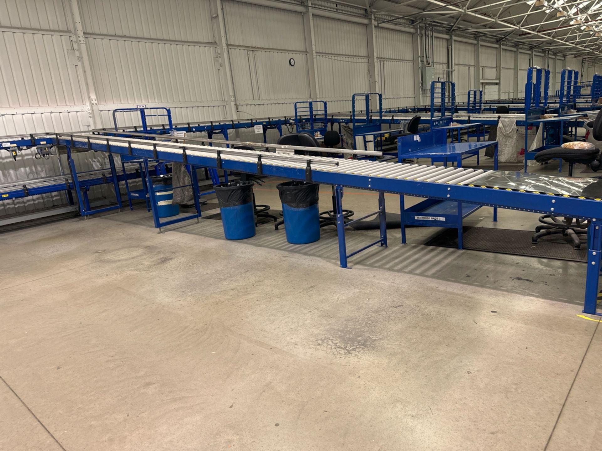 Gravity Roller Conveyor Belt On Decline