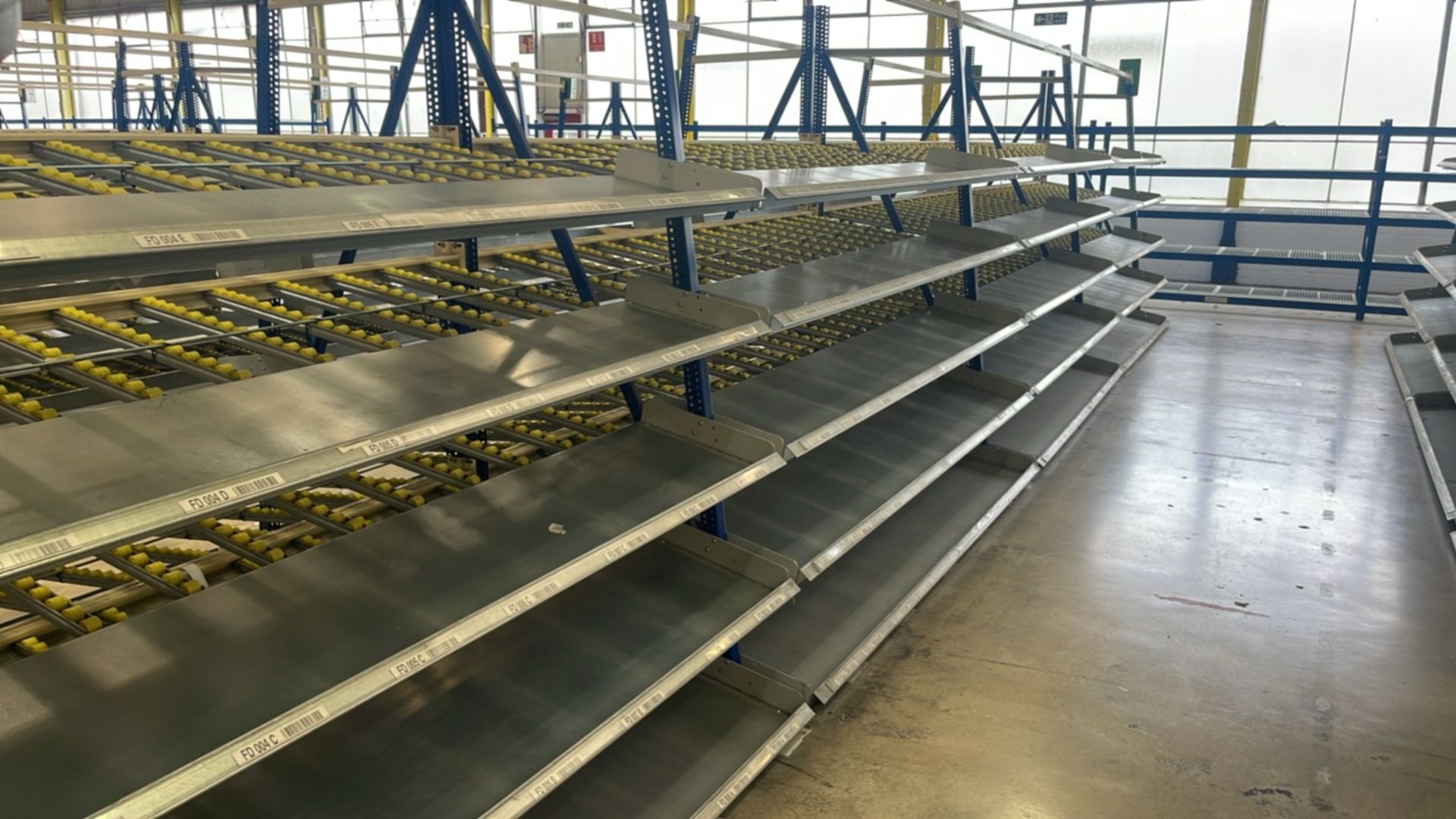 A Run Of 8 Bays Of Back To Back Flow Racks - Image 10 of 11