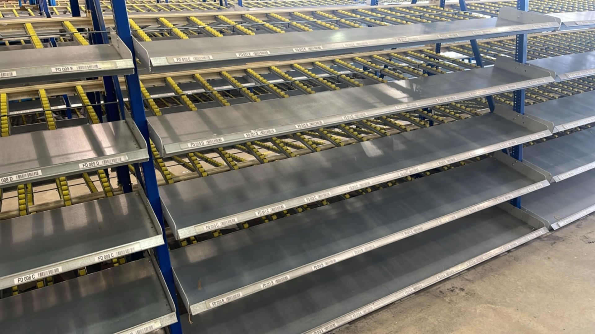 A Run Of 8 Bays Of Back To Back Flow Racks - Image 11 of 11