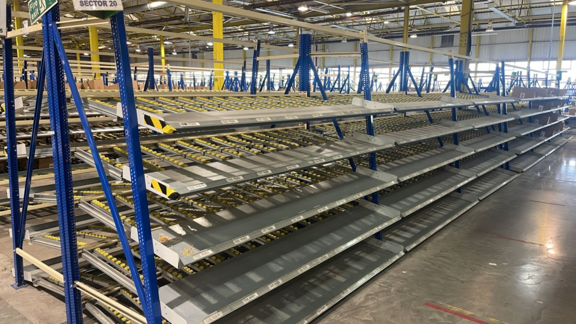 A Run Of 6 Bays Of Back To Back Flow Racks - Image 10 of 10