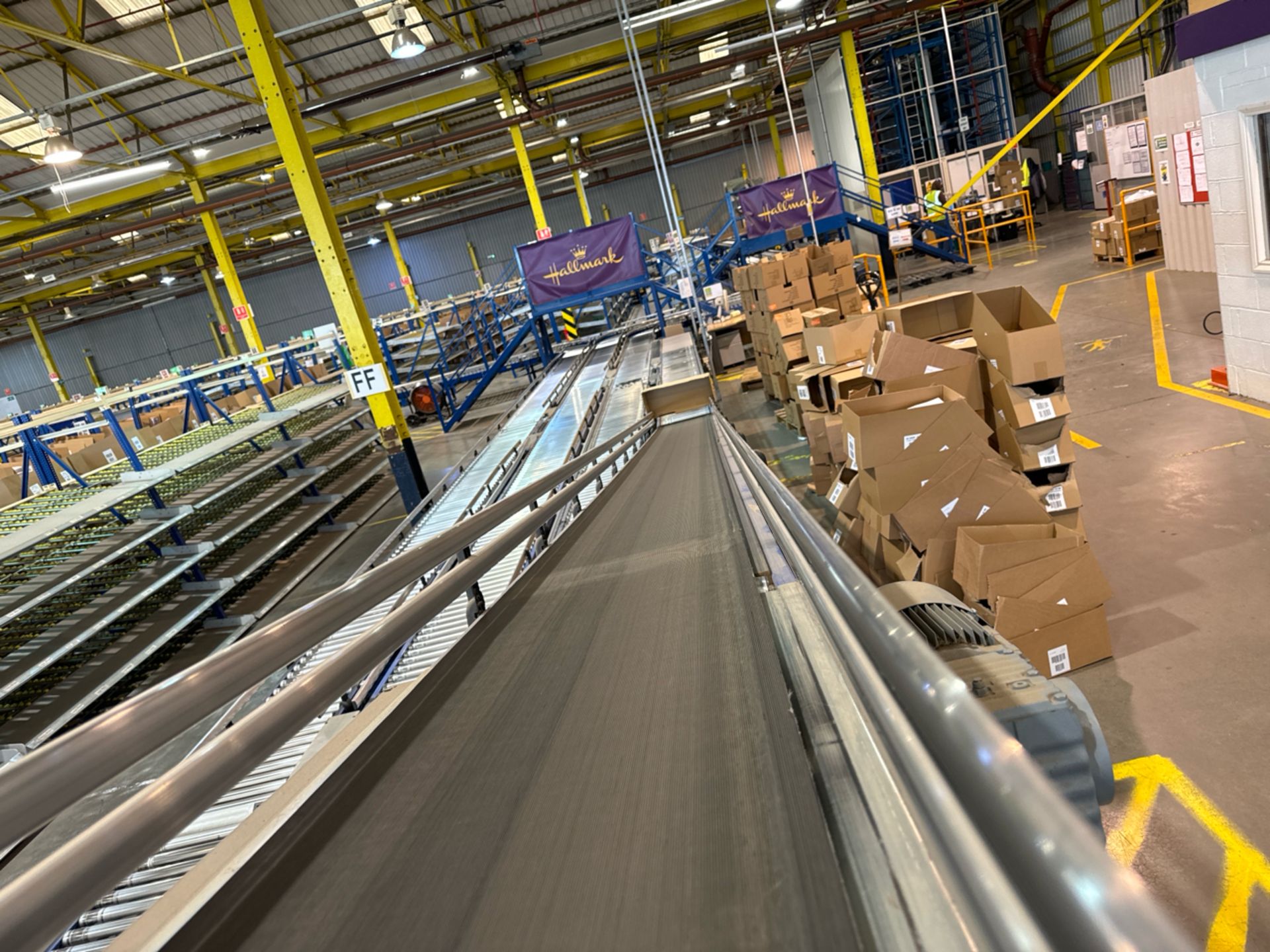 Motorised Conveyor Belt With Incline - Image 8 of 10