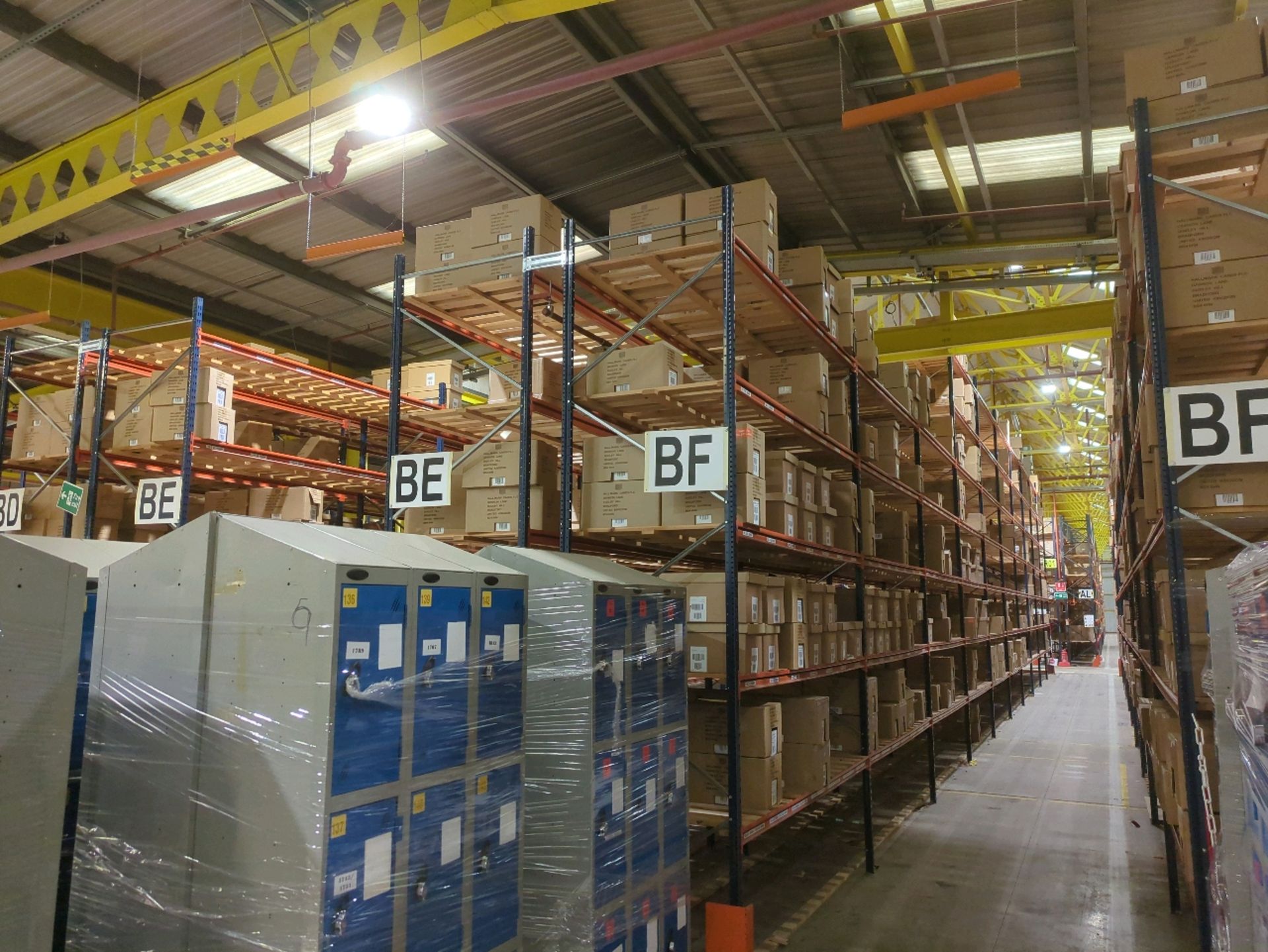 Run Of 20 Bays Of Back To Back Boltless Industrial Pallet Racking