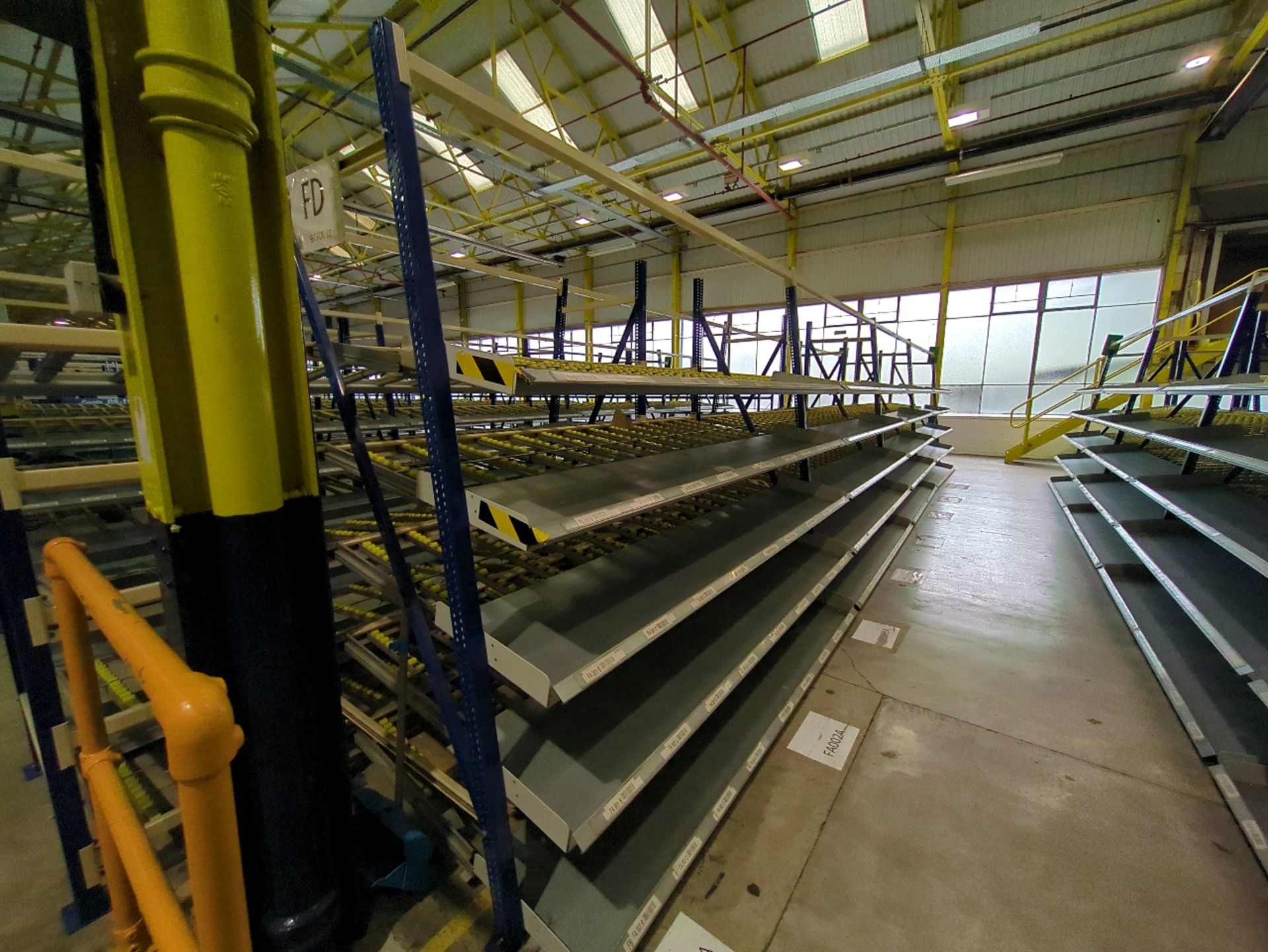 A Run Of 8 Bays Of Back To Back Flow Racks - Image 2 of 11