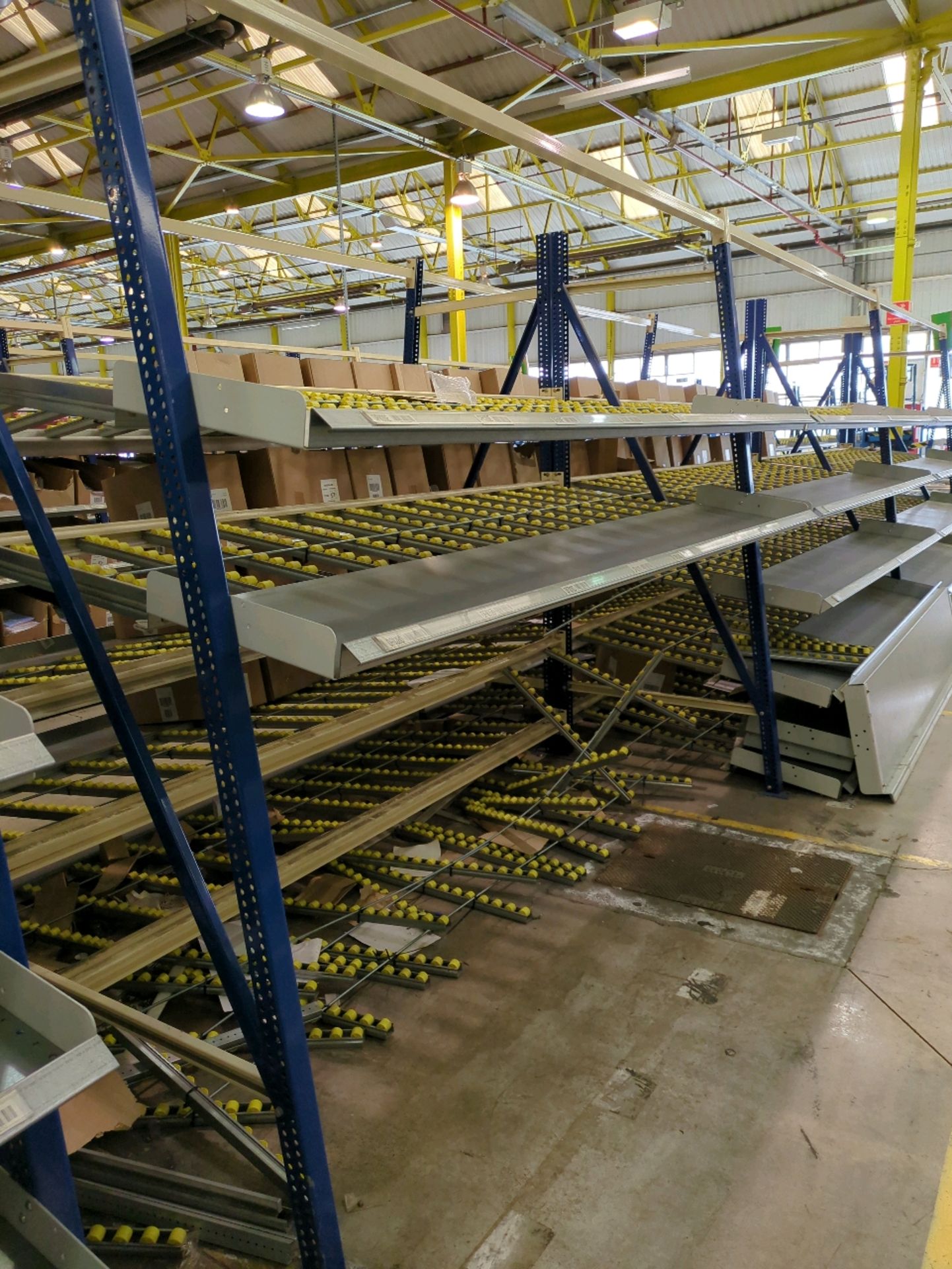 A Run Of 6 Bays Of Back To Back Flow Racks - Image 8 of 12