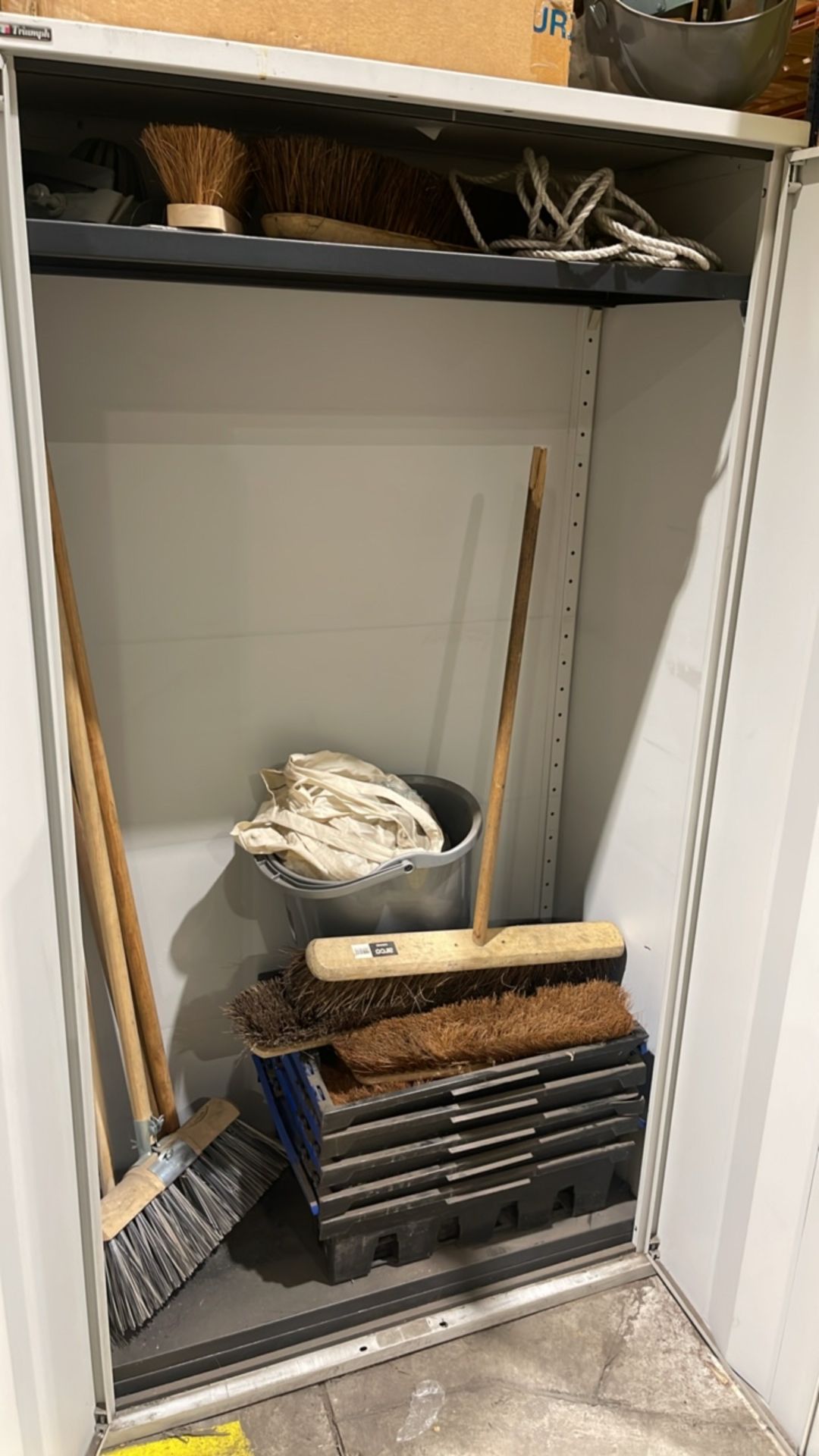 Metal Storage Cupboard - Image 4 of 4