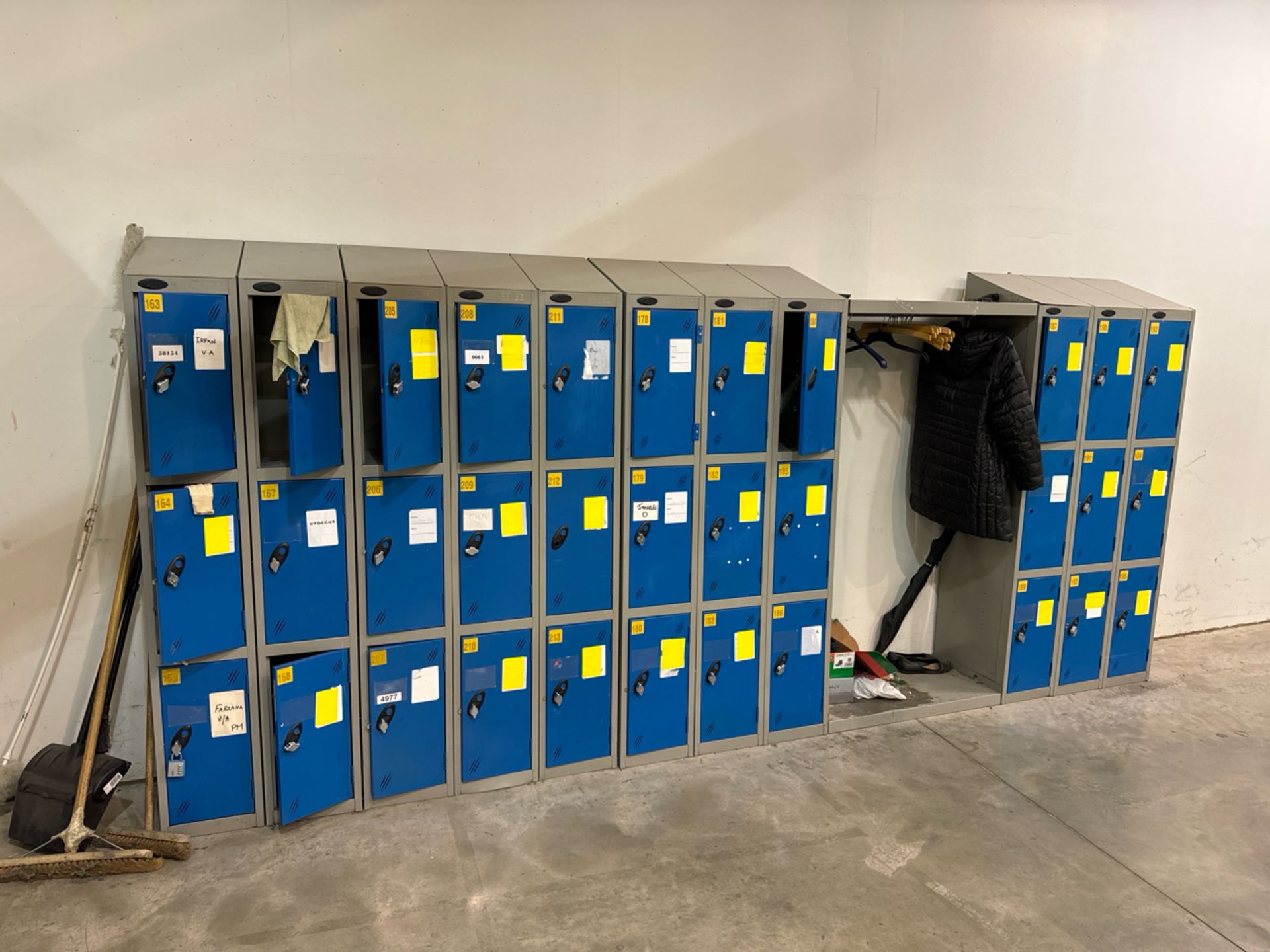 33 Probe Lockers With Hanging Rail - Image 2 of 7