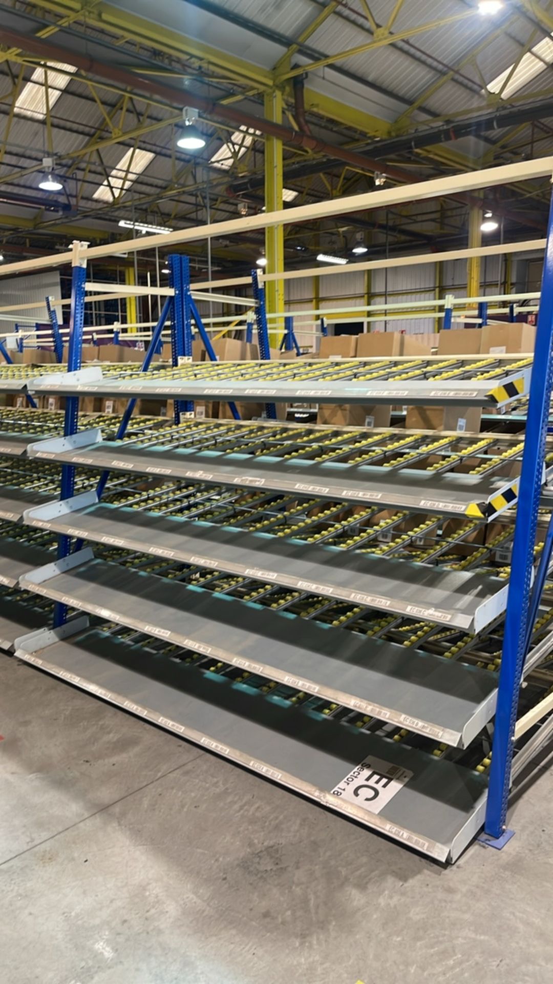 A Run Of 6 Bays Of Back To Back Flow Racks - Image 10 of 11