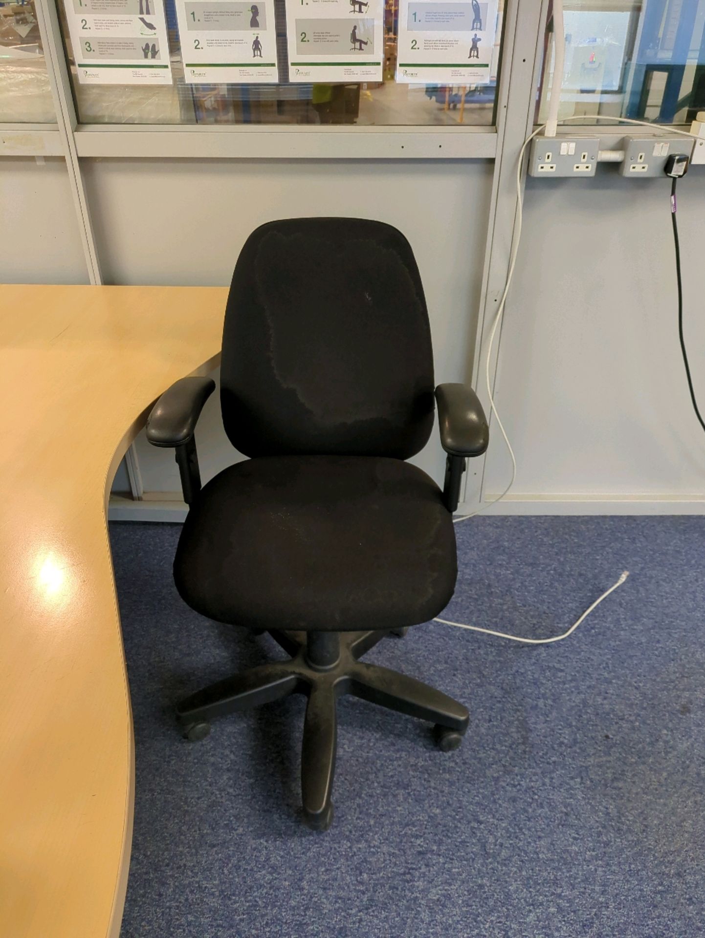 2x Office Desk & Chair - Image 4 of 6