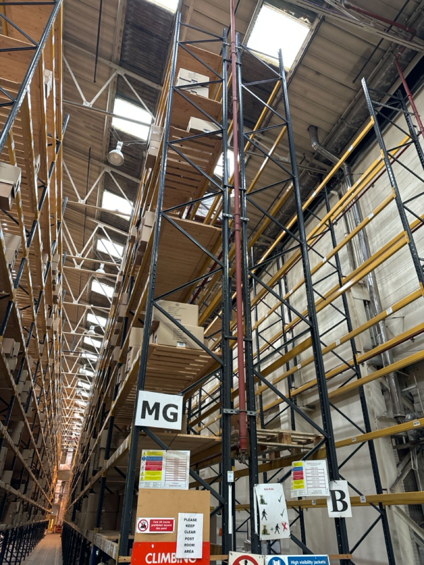 Run Of 46 Bays Of Back To Back Boltless Industrial Pallet Racking - Image 3 of 13