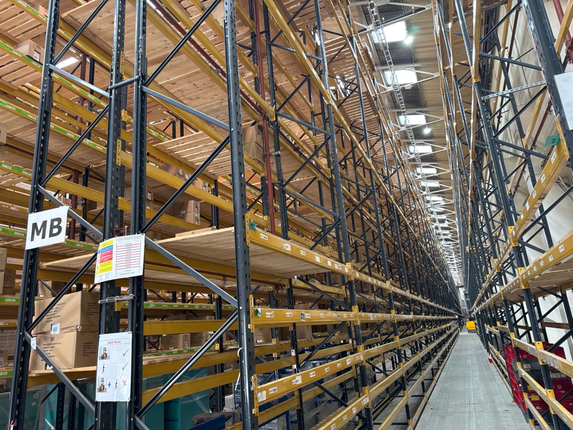 Run Of 18 Bays Of Boltless Industrial Pallet Racking - Bild 13 aus 15