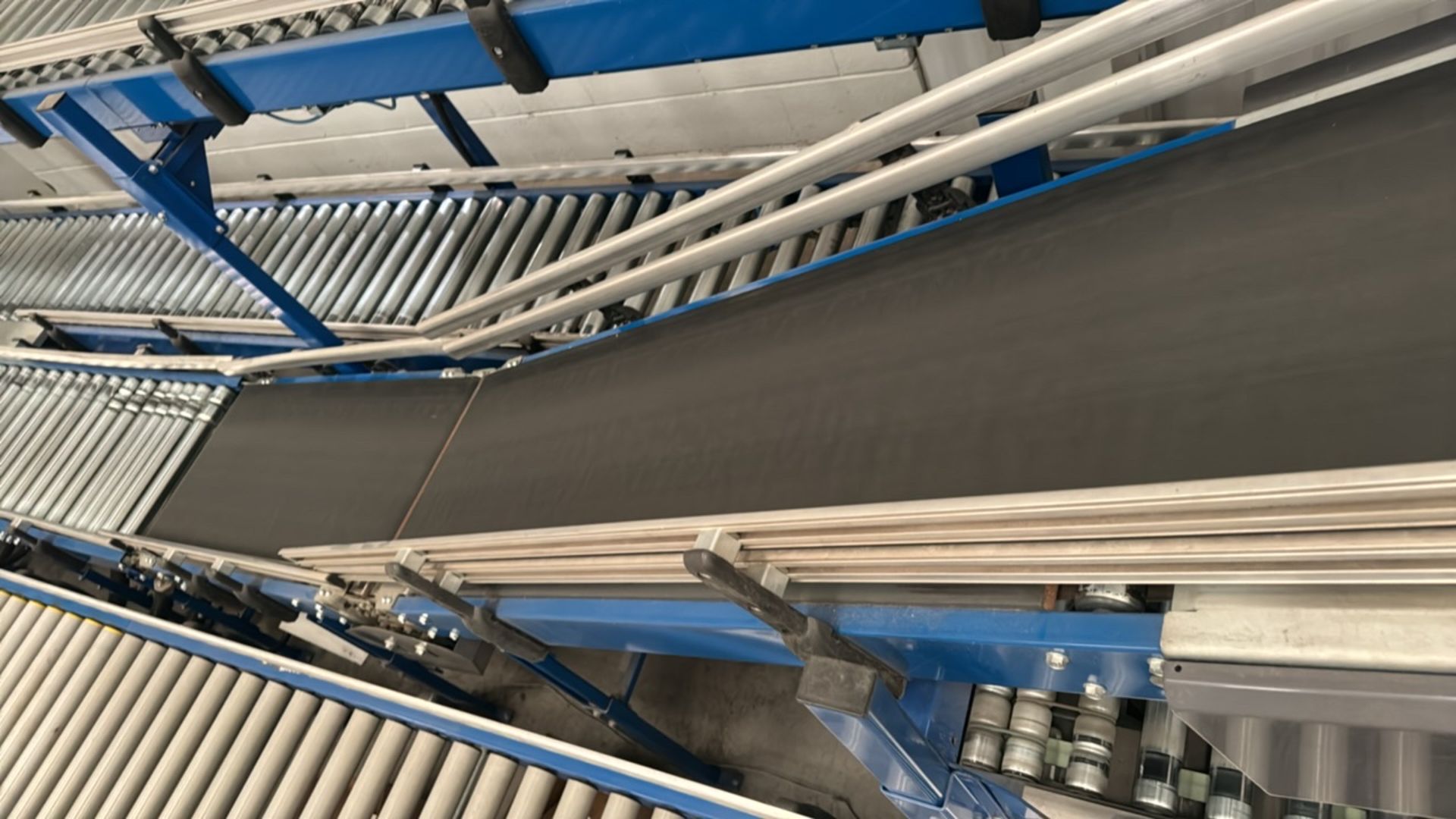 Motorised Conveyor Belt With Incline - Image 6 of 8