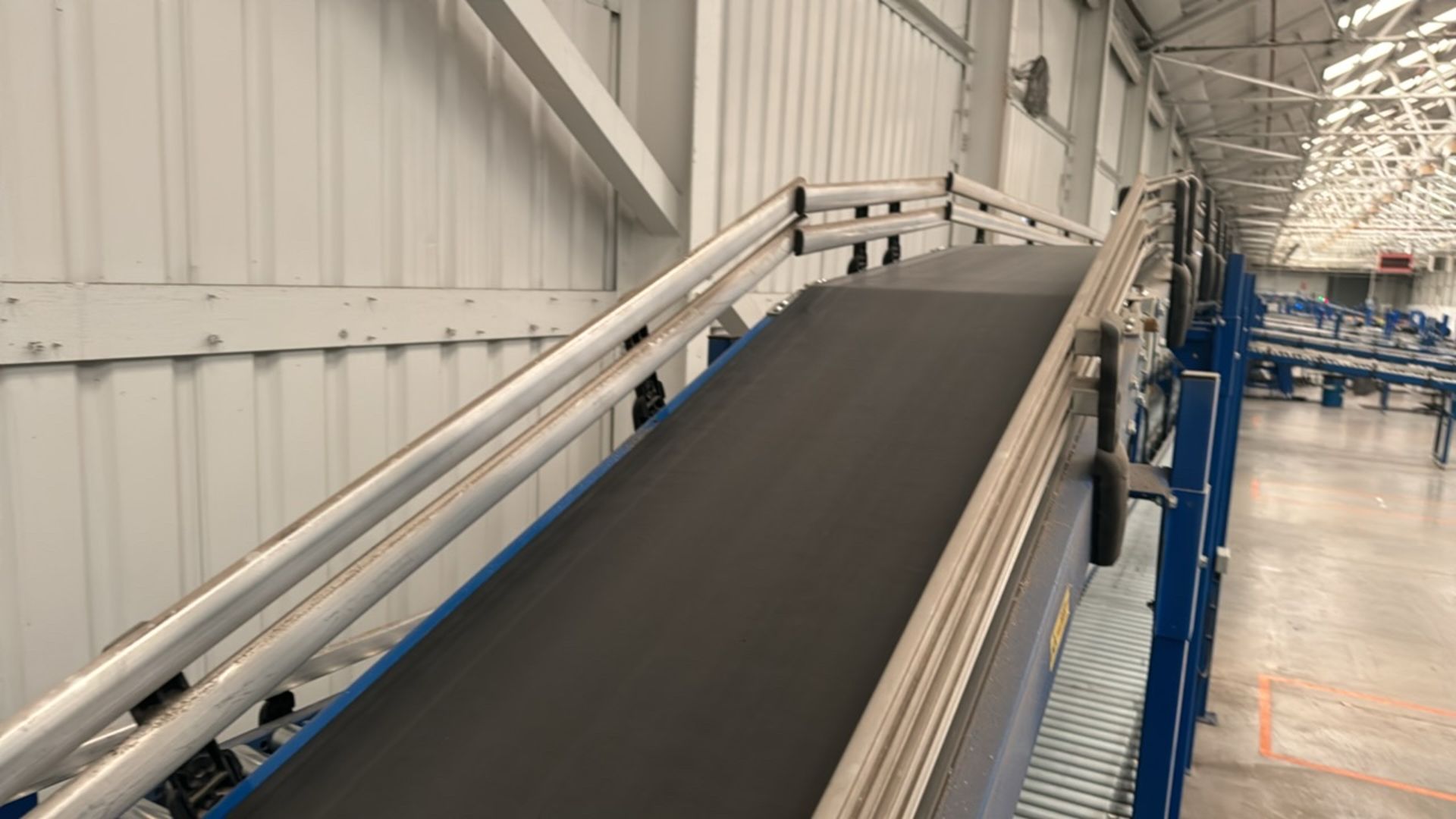 Motorised Conveyor Belt With Incline - Image 8 of 8