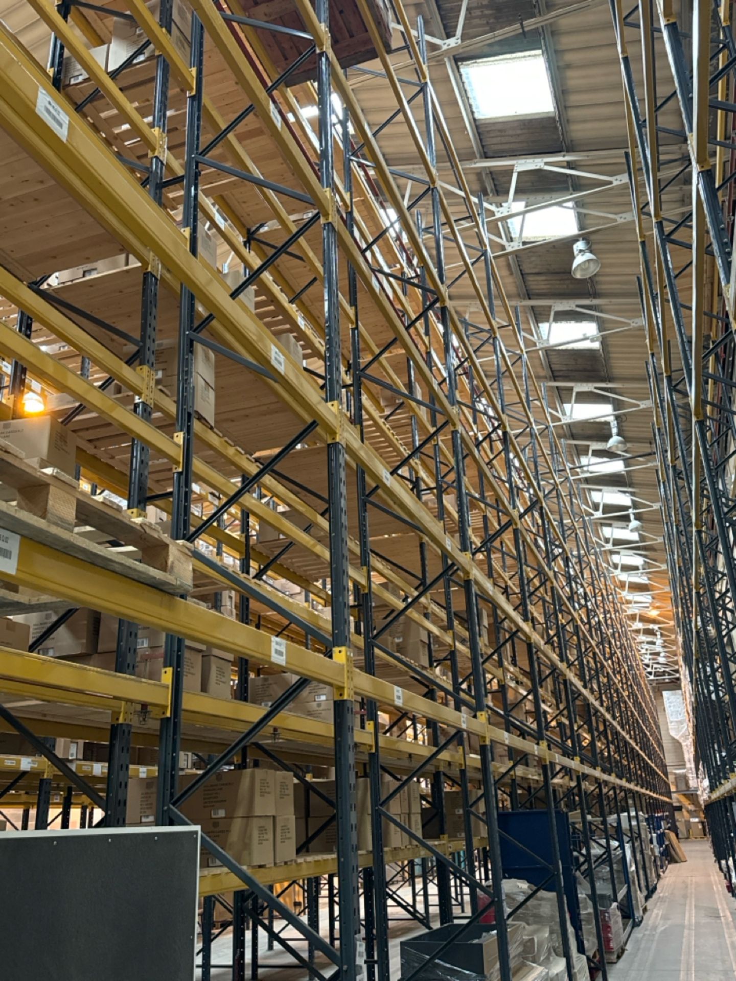 Run Of 46 Bays Of Back To Back Boltless Industrial Pallet Racking - Image 6 of 13