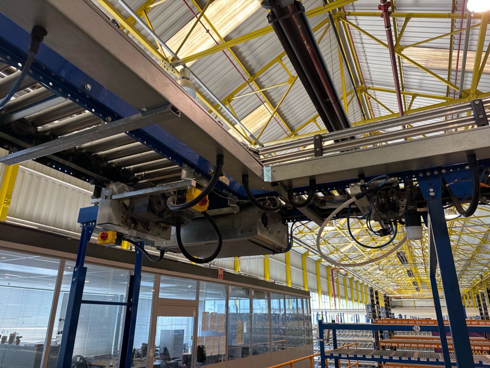 Elevated Motorised Roller Conveyor - Image 7 of 12